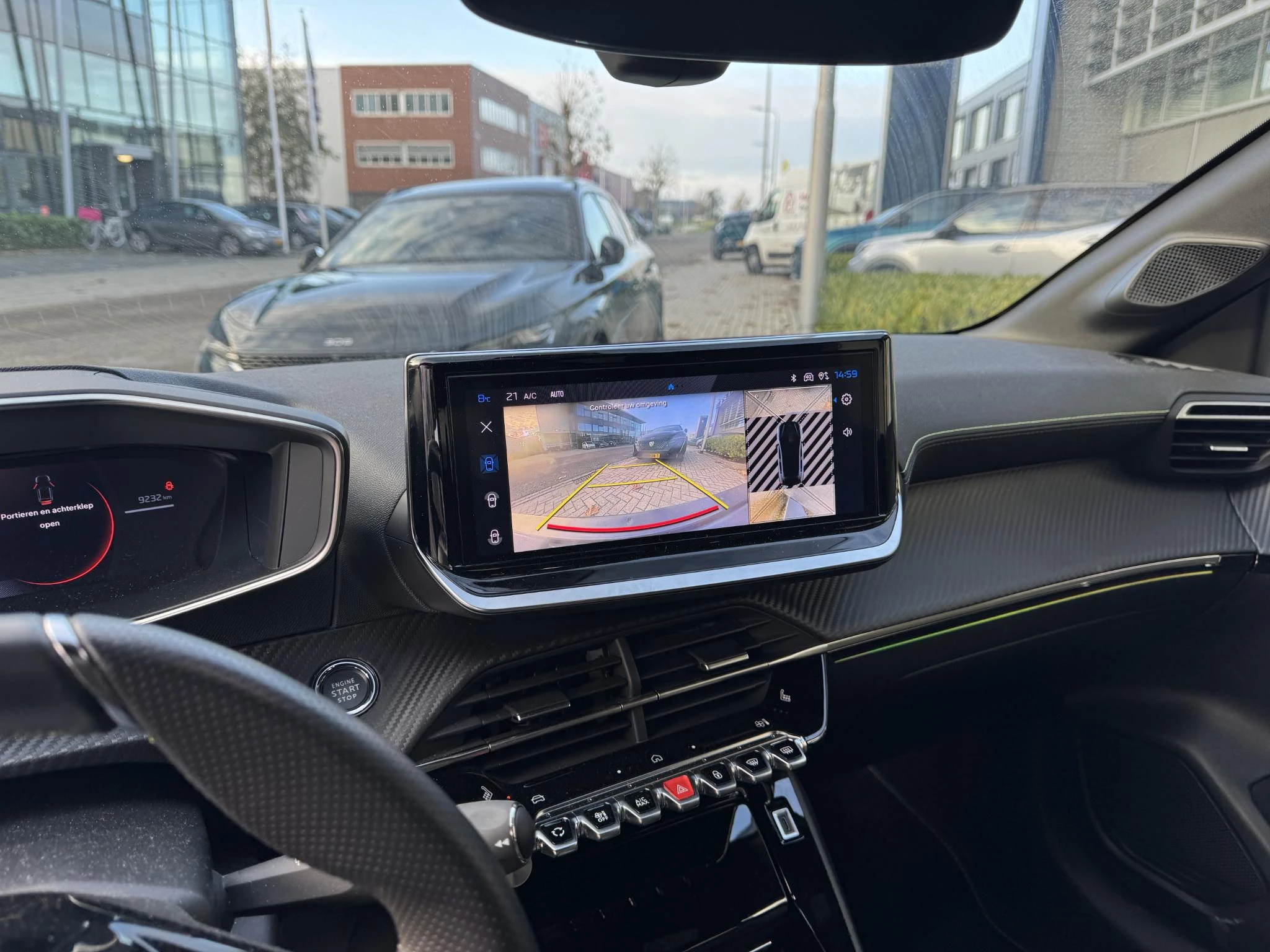 Peugeot-e-208-image-19