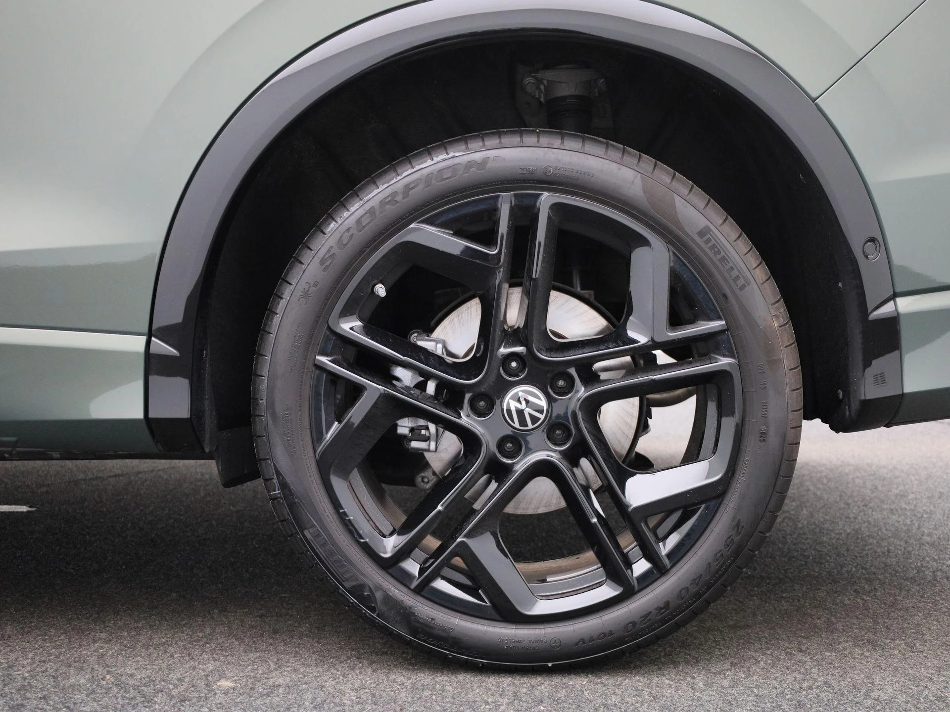 Volkswagen-Tiguan-image-12