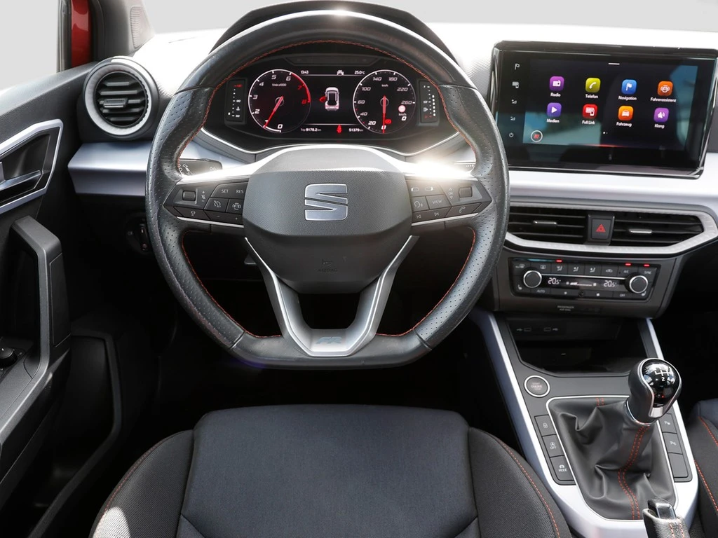 SEAT-Arona-image-12
