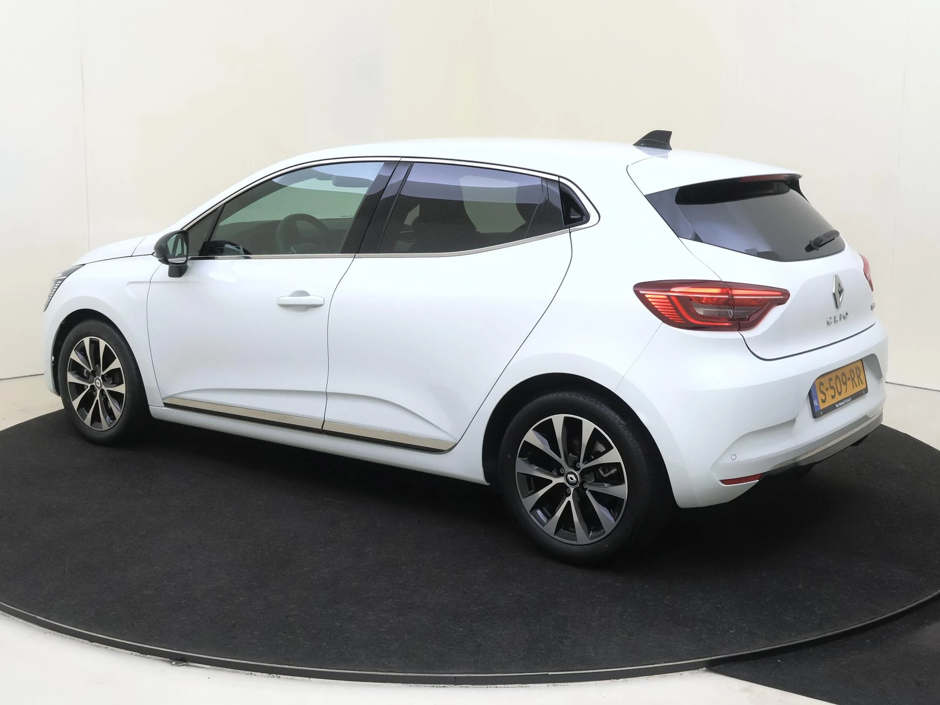 Renault-Clio-image-2