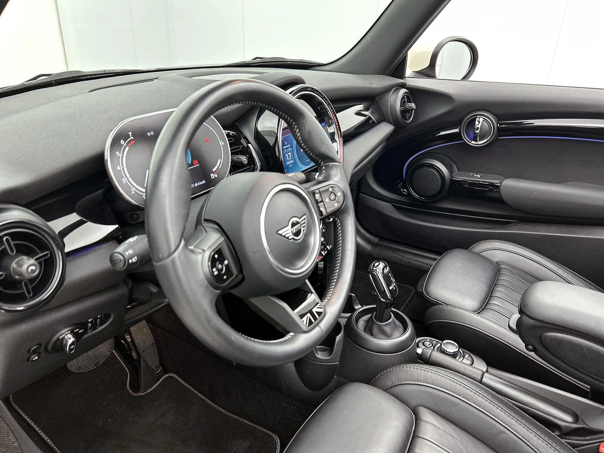MINI-Cooper Cabrio-image-19