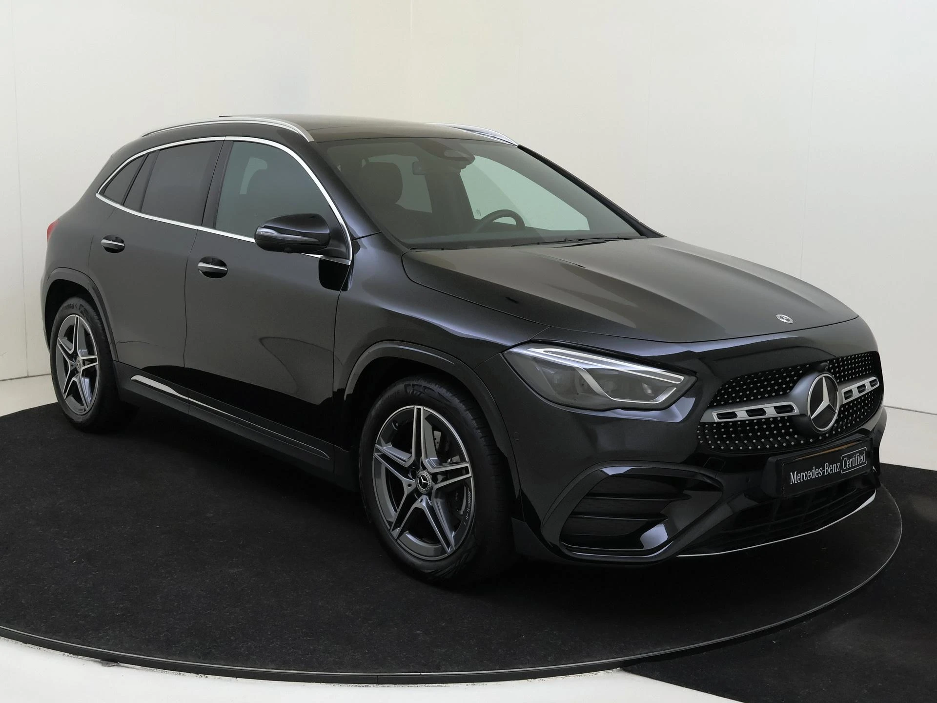 Mercedes-Benz-GLA-image-1