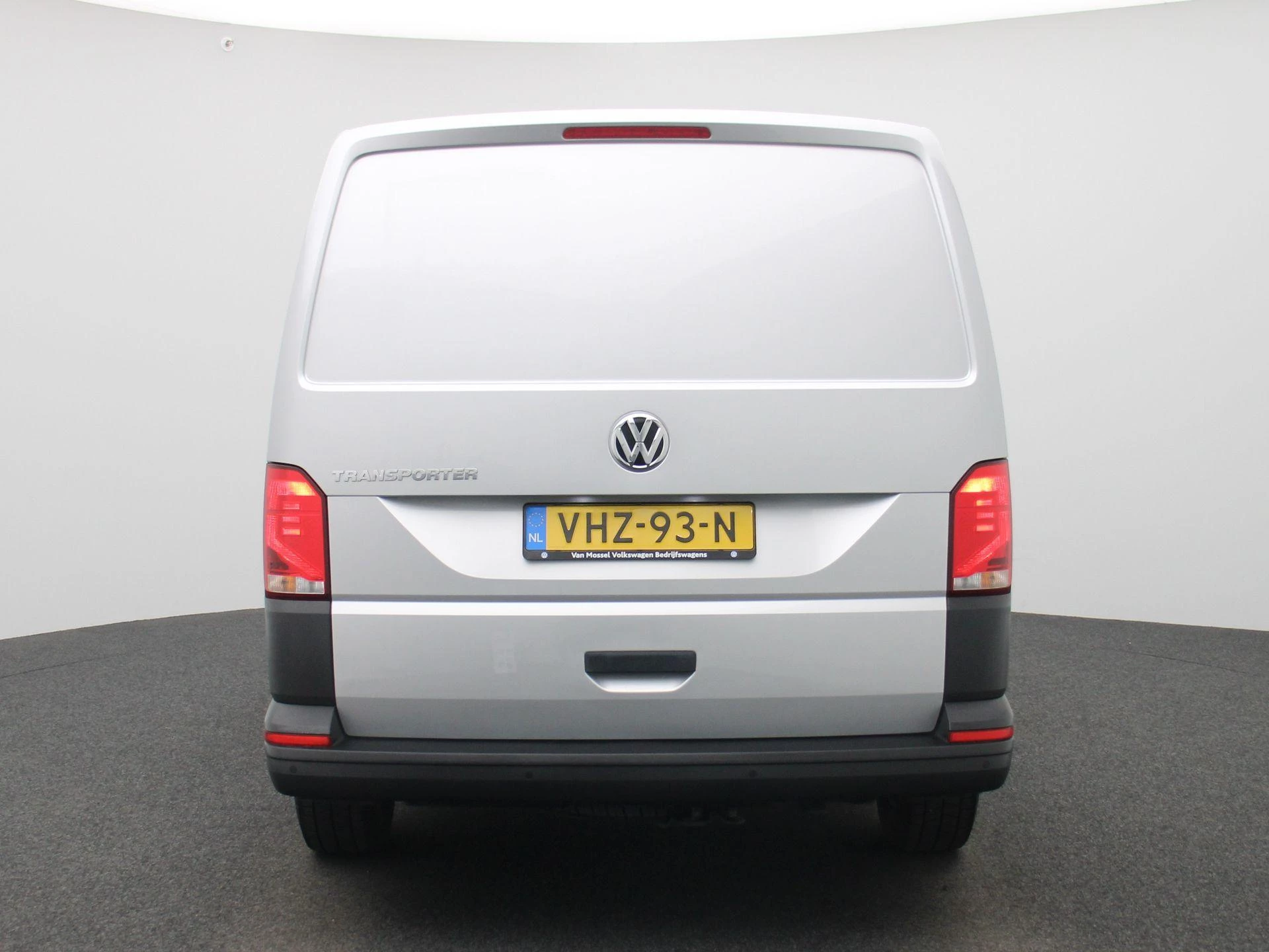 Volkswagen-Transporter-image-4