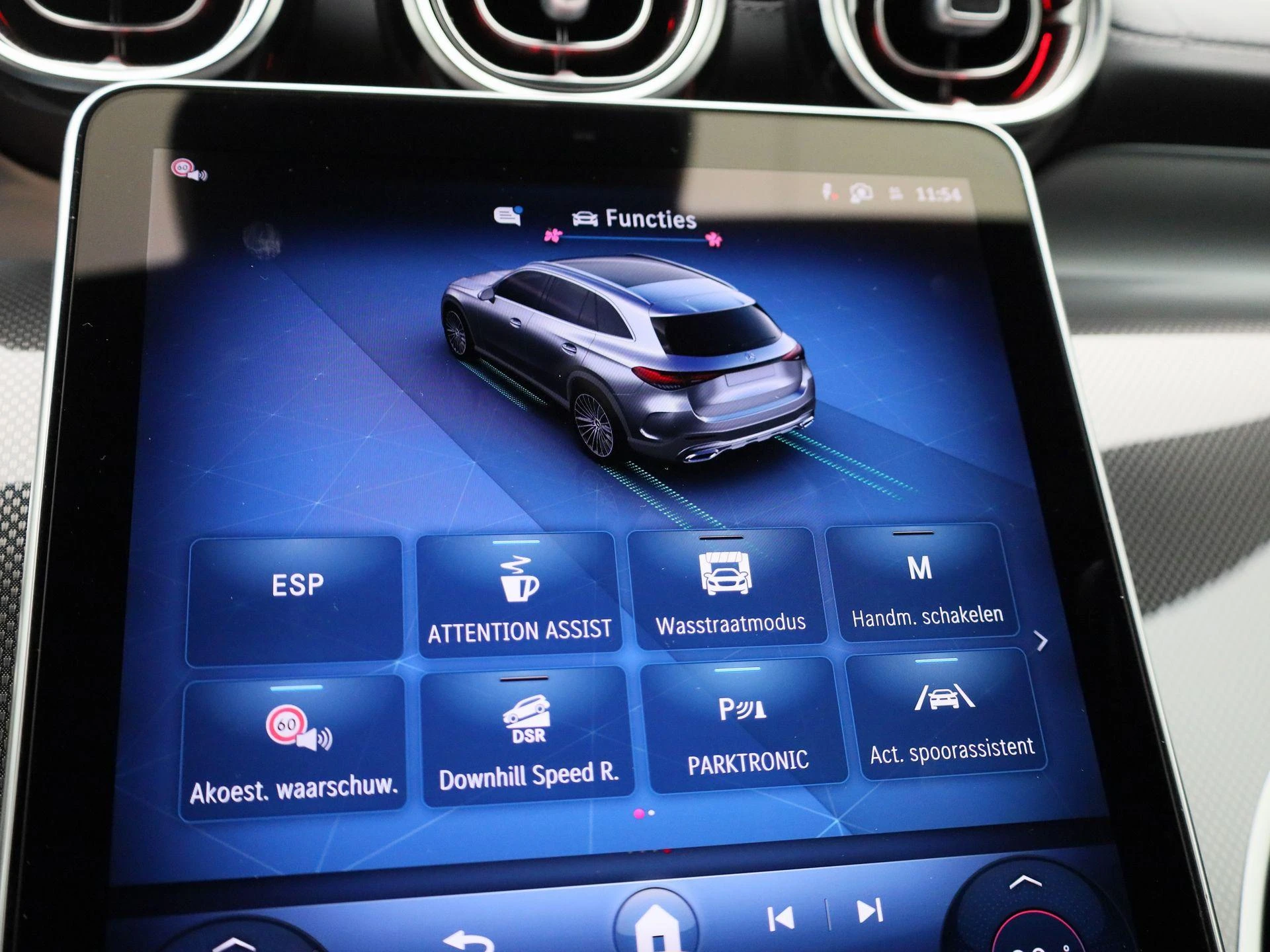 Mercedes-Benz-GLC-image-30