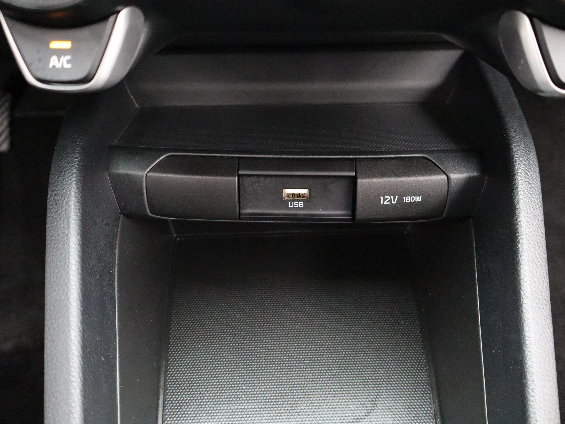 Kia-Stonic-image-19