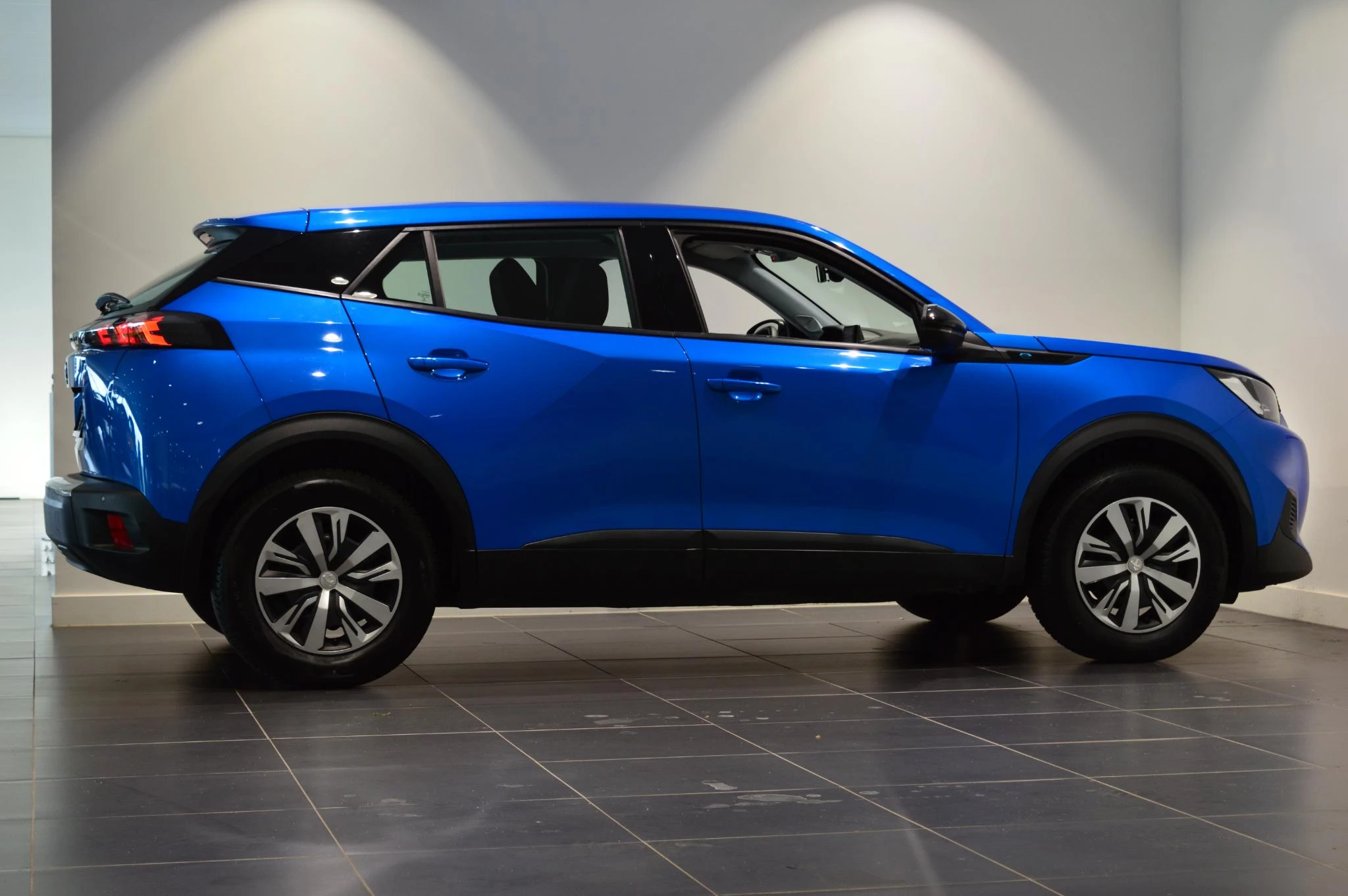 Peugeot-e-2008-image-13