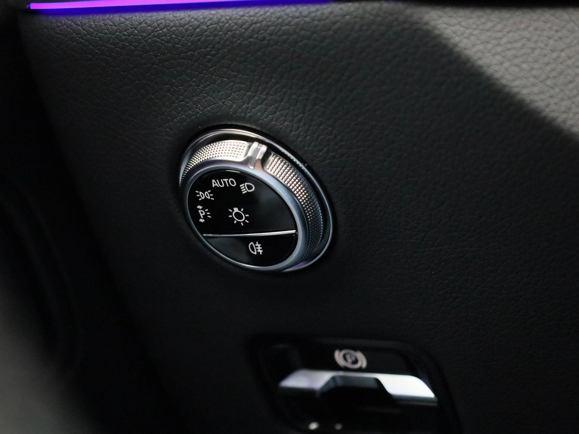 Mercedes-Benz-GLC-image-21