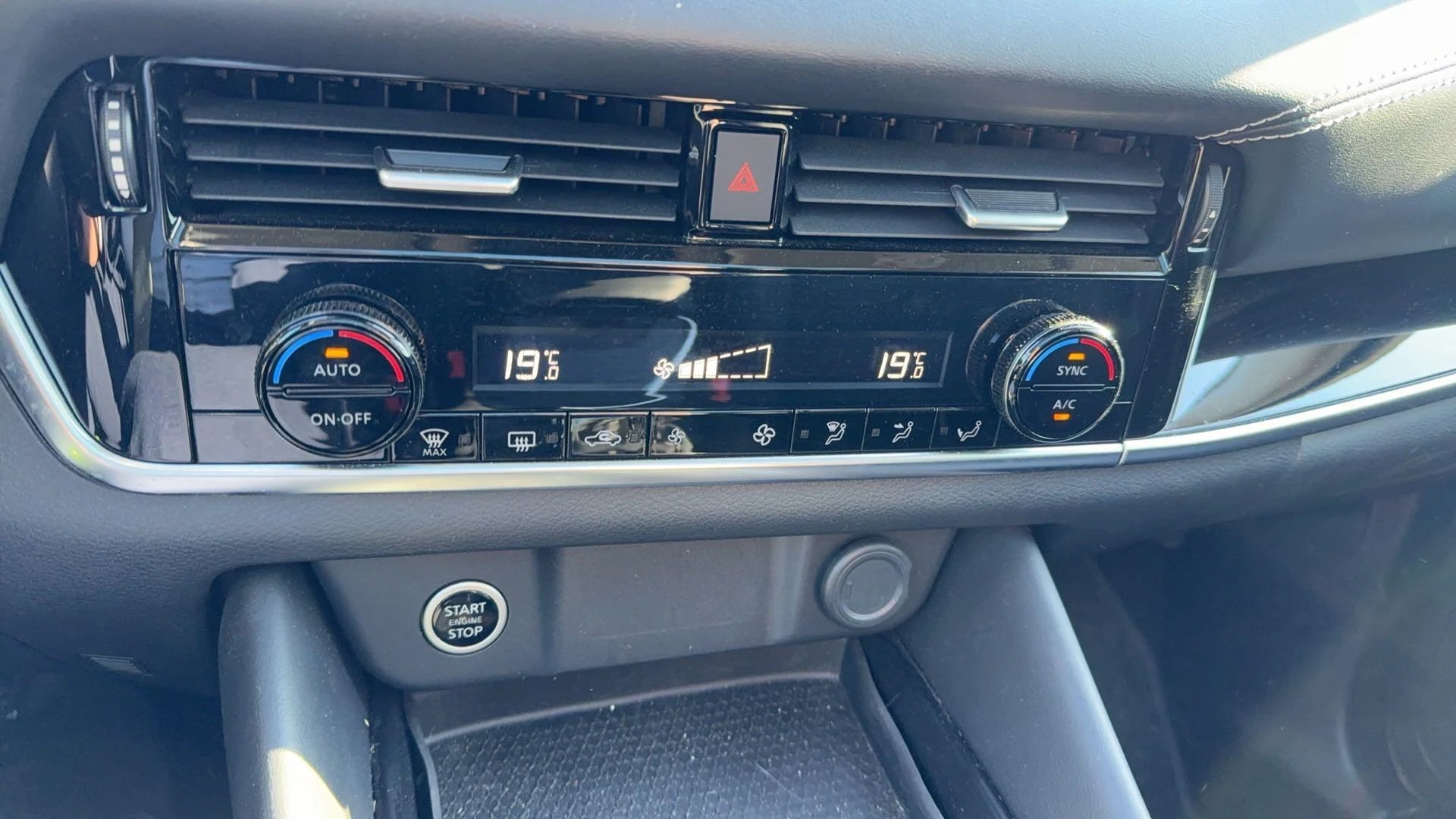 Nissan-QASHQAI-image-18