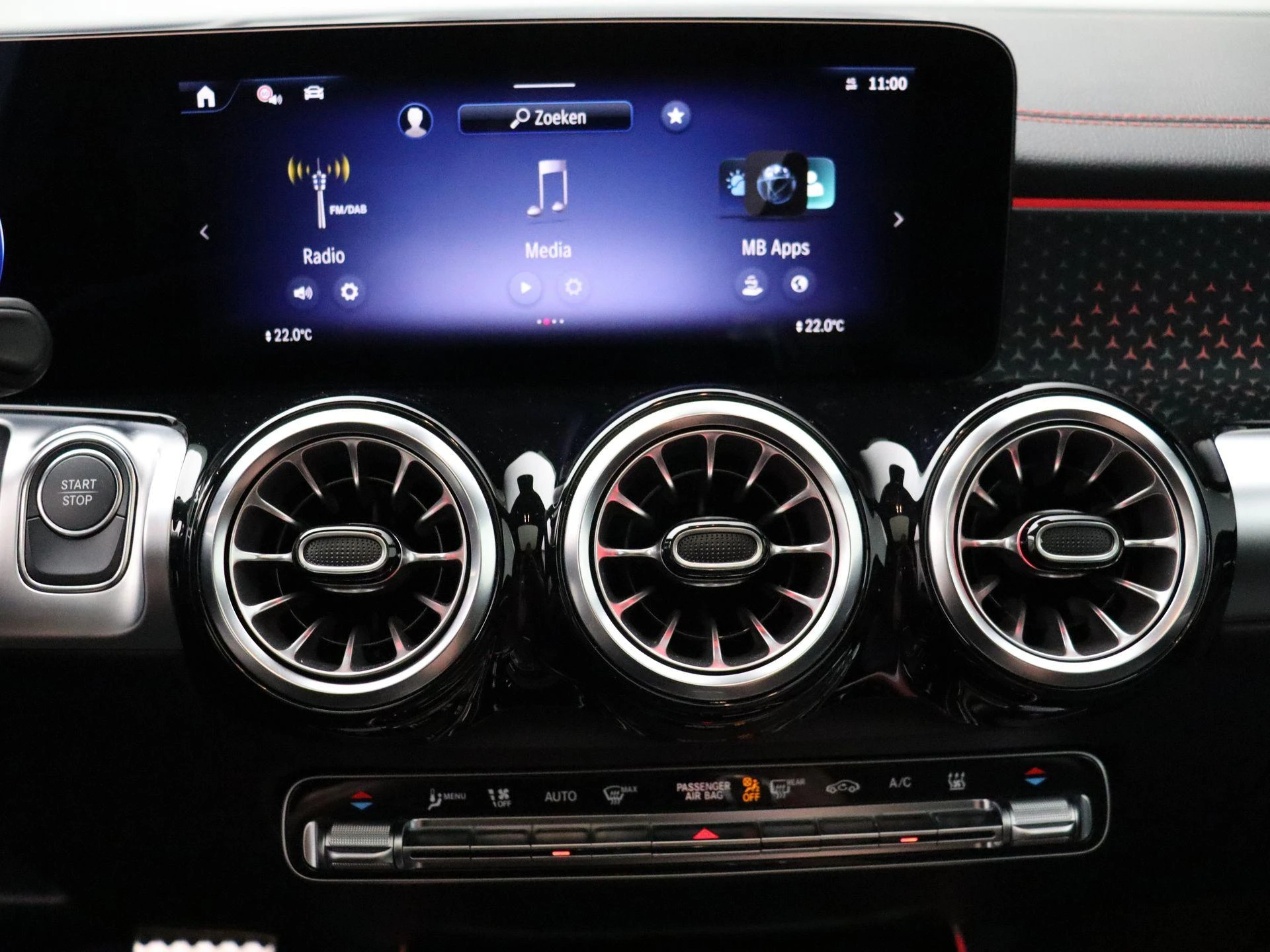 Mercedes-Benz-EQB-image-15