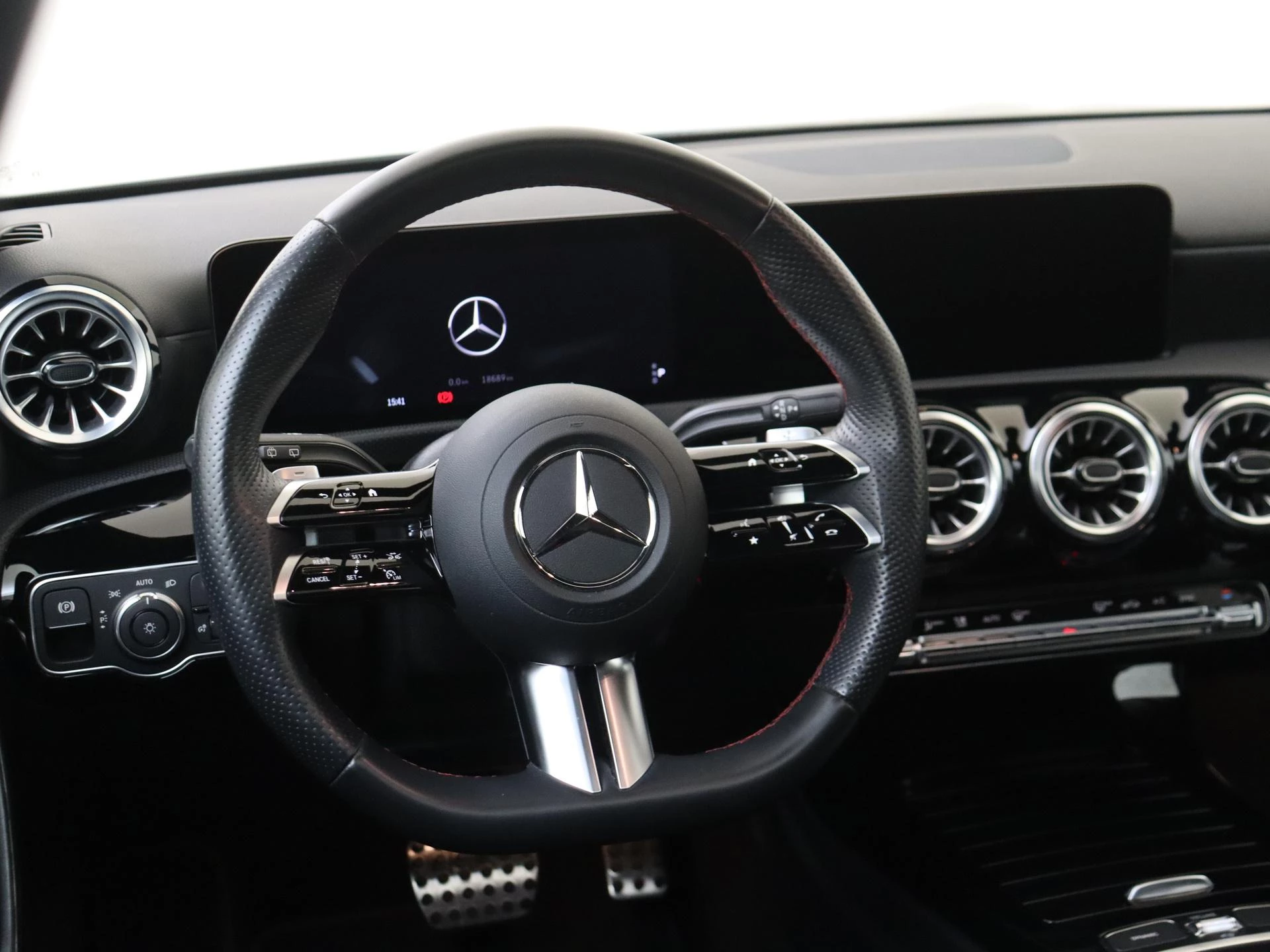 Mercedes-Benz-A-Klasse-image-12