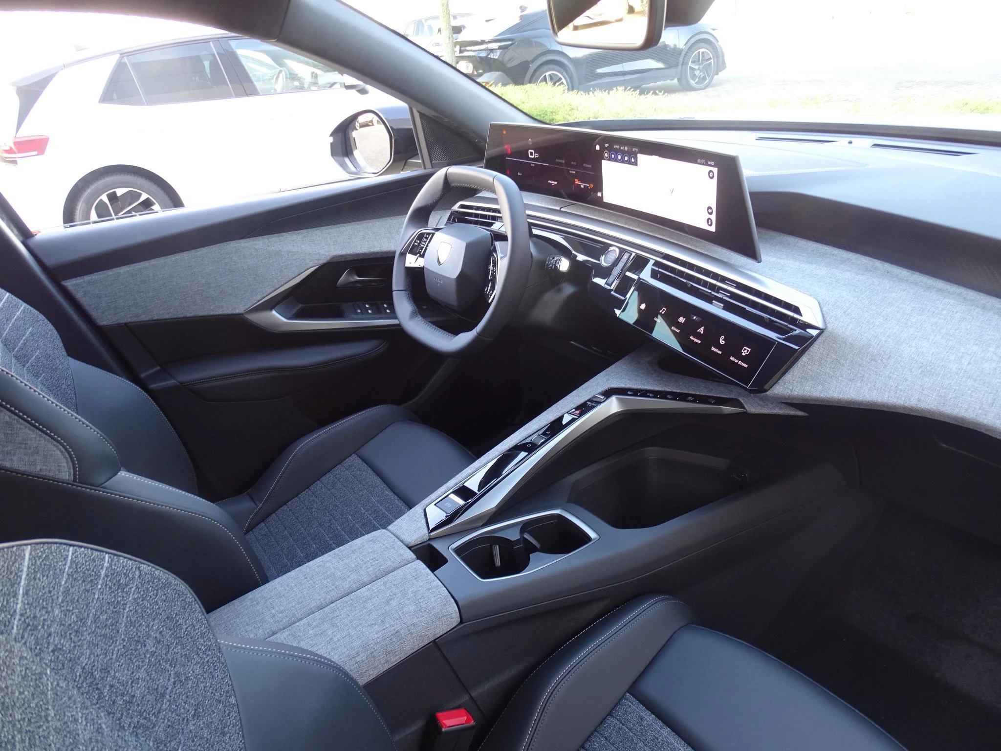 Peugeot-e-5008-image-7