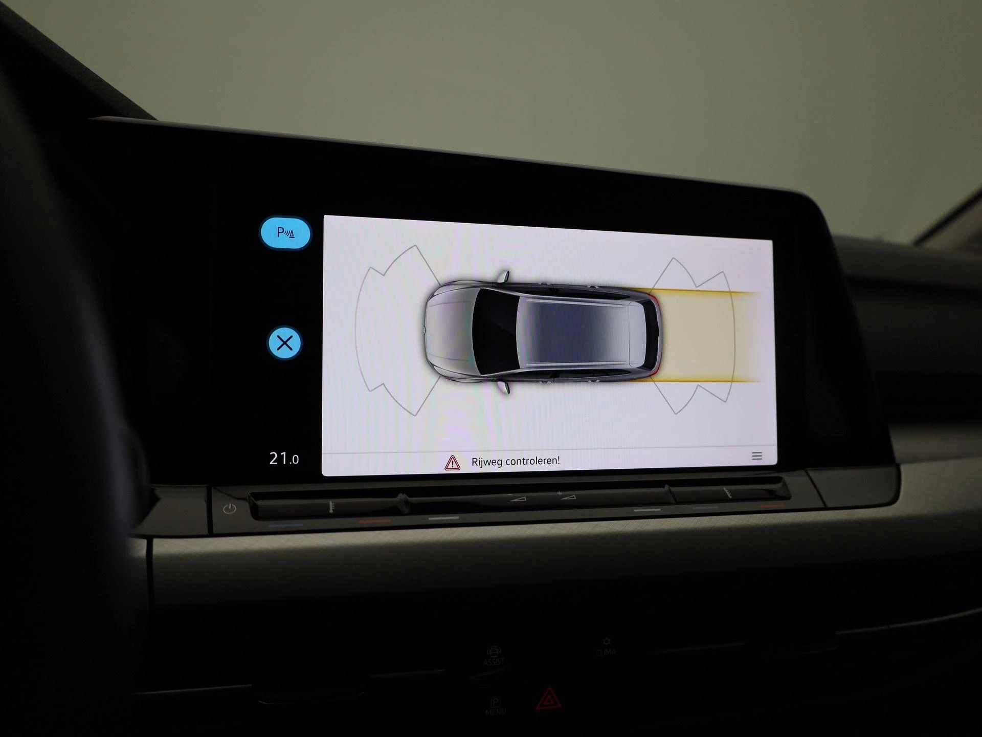 Volkswagen-Golf-image-23