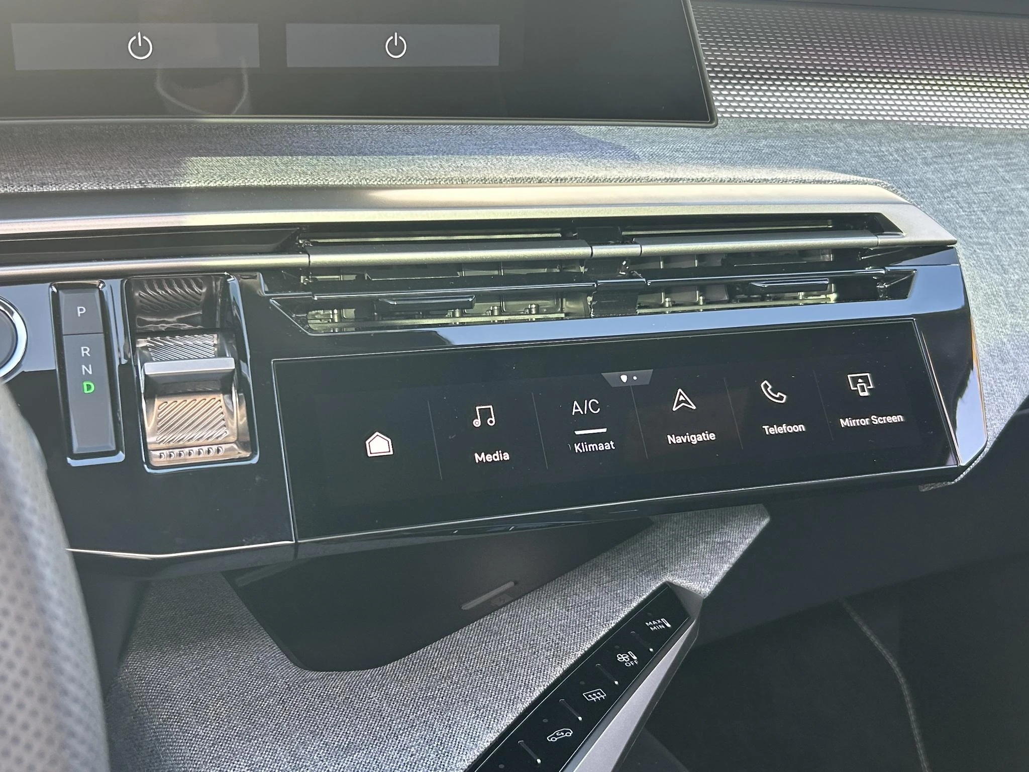 Peugeot-e-5008-image-17