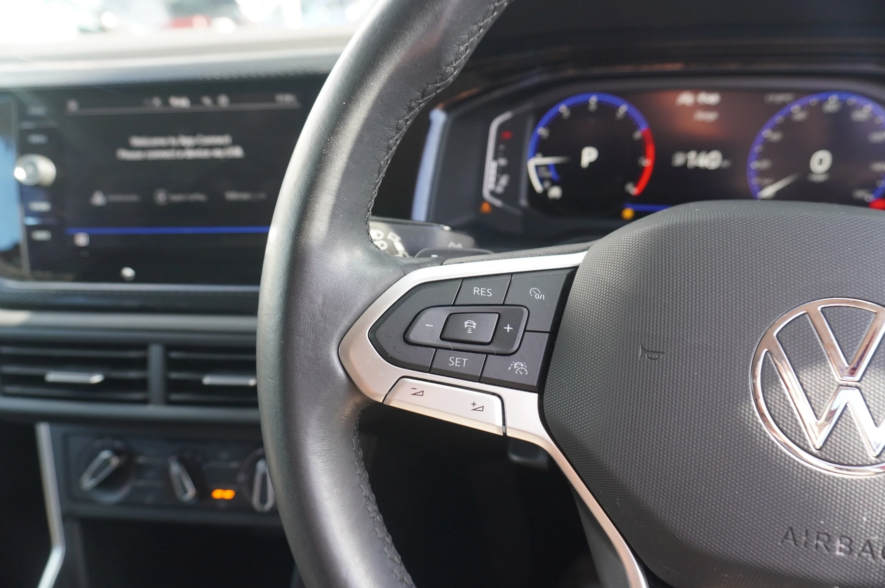 Volkswagen-Polo-image-17