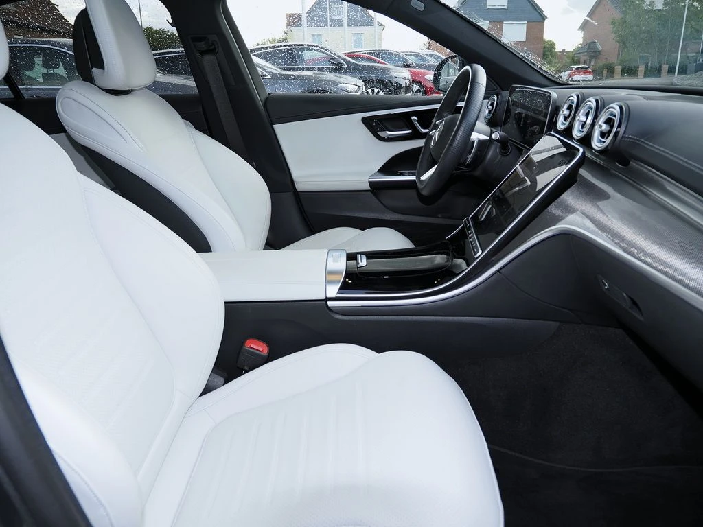 Mercedes-Benz-C-Klasse 300-image-10