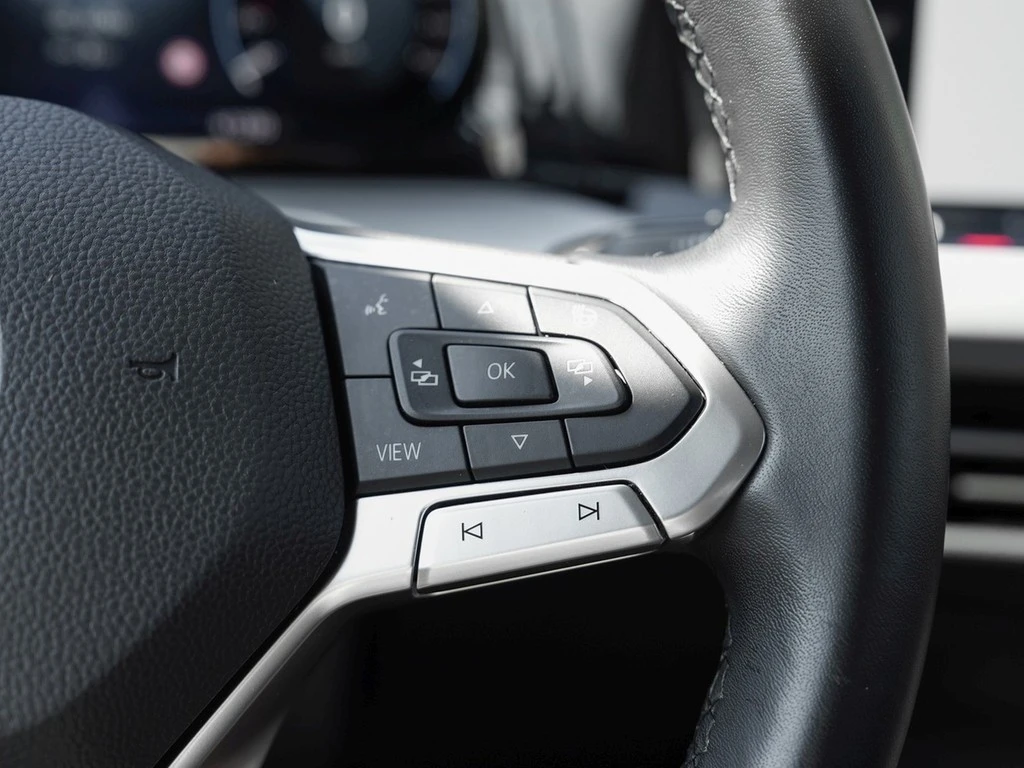 Volkswagen-Golf-image-16
