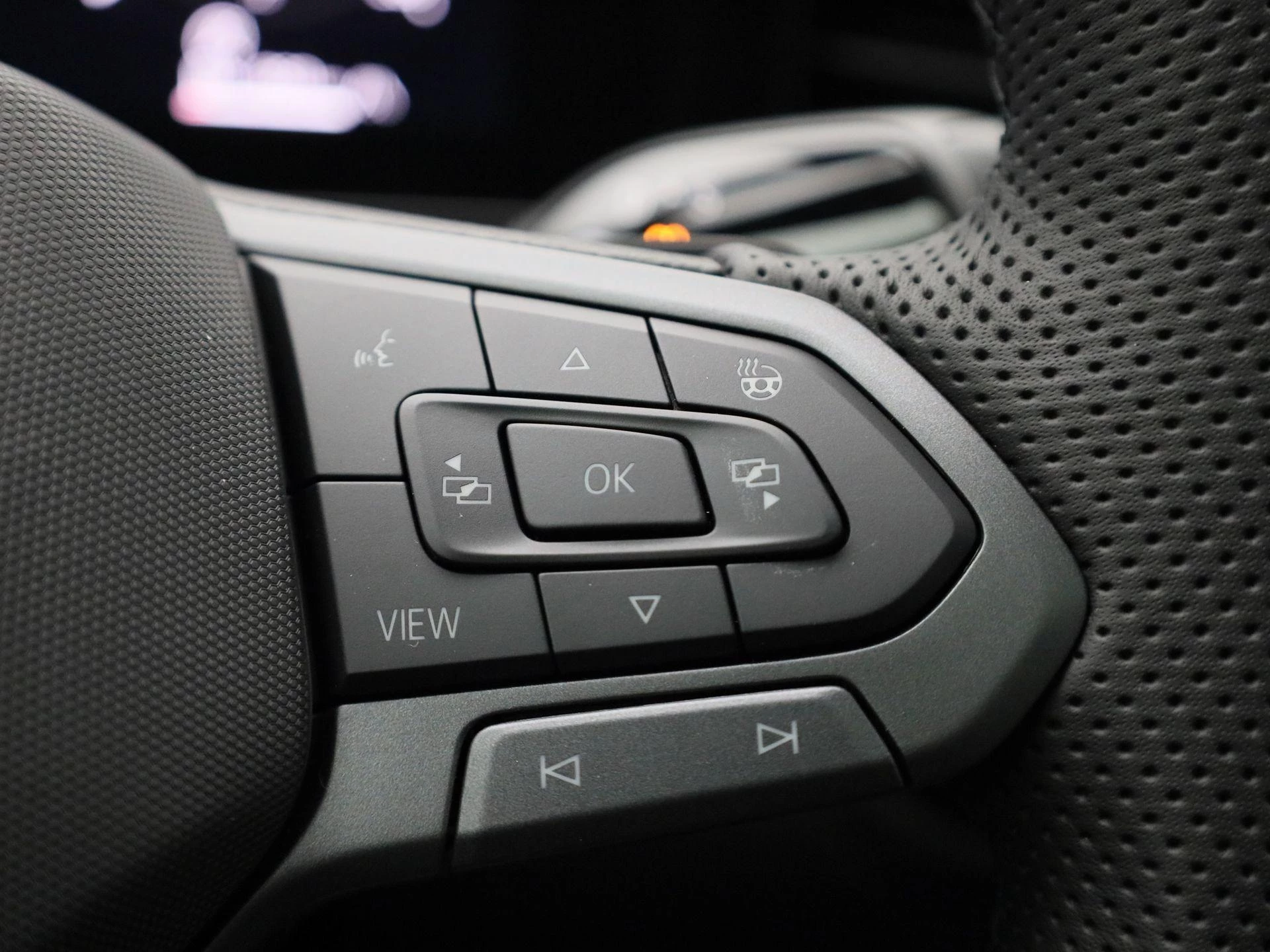 Volkswagen-T-Roc-image-25