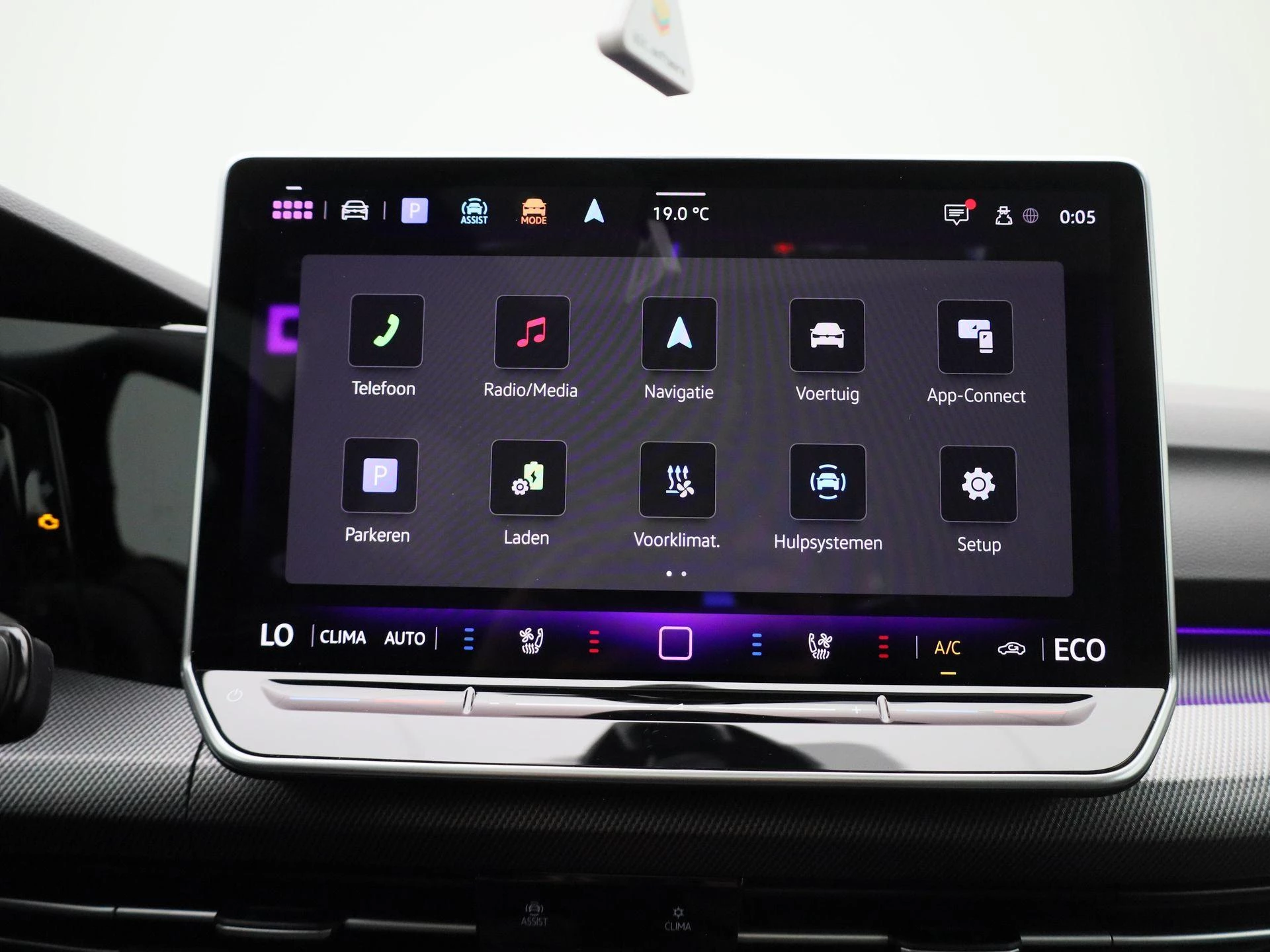 Volkswagen-Golf-image-18