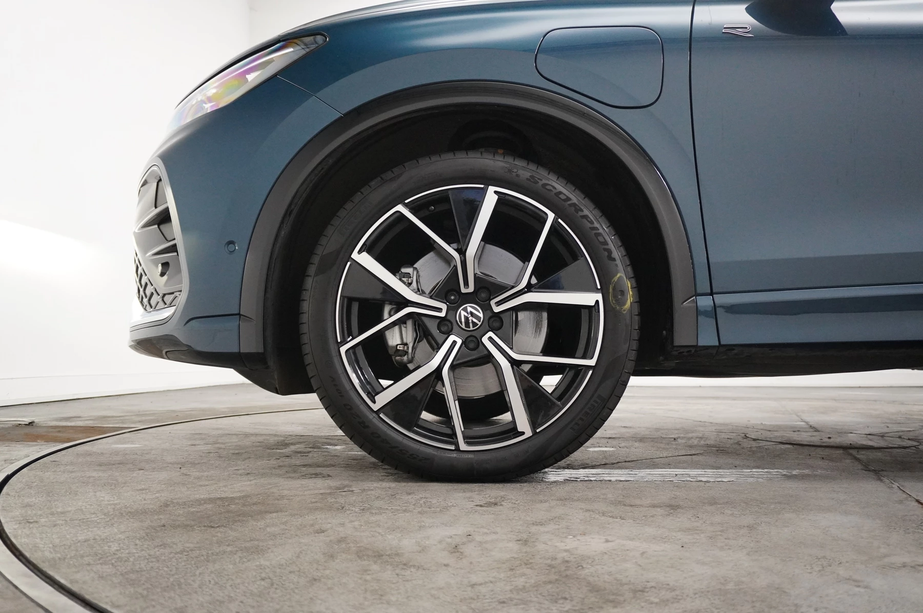 Volkswagen-Tiguan-image-4