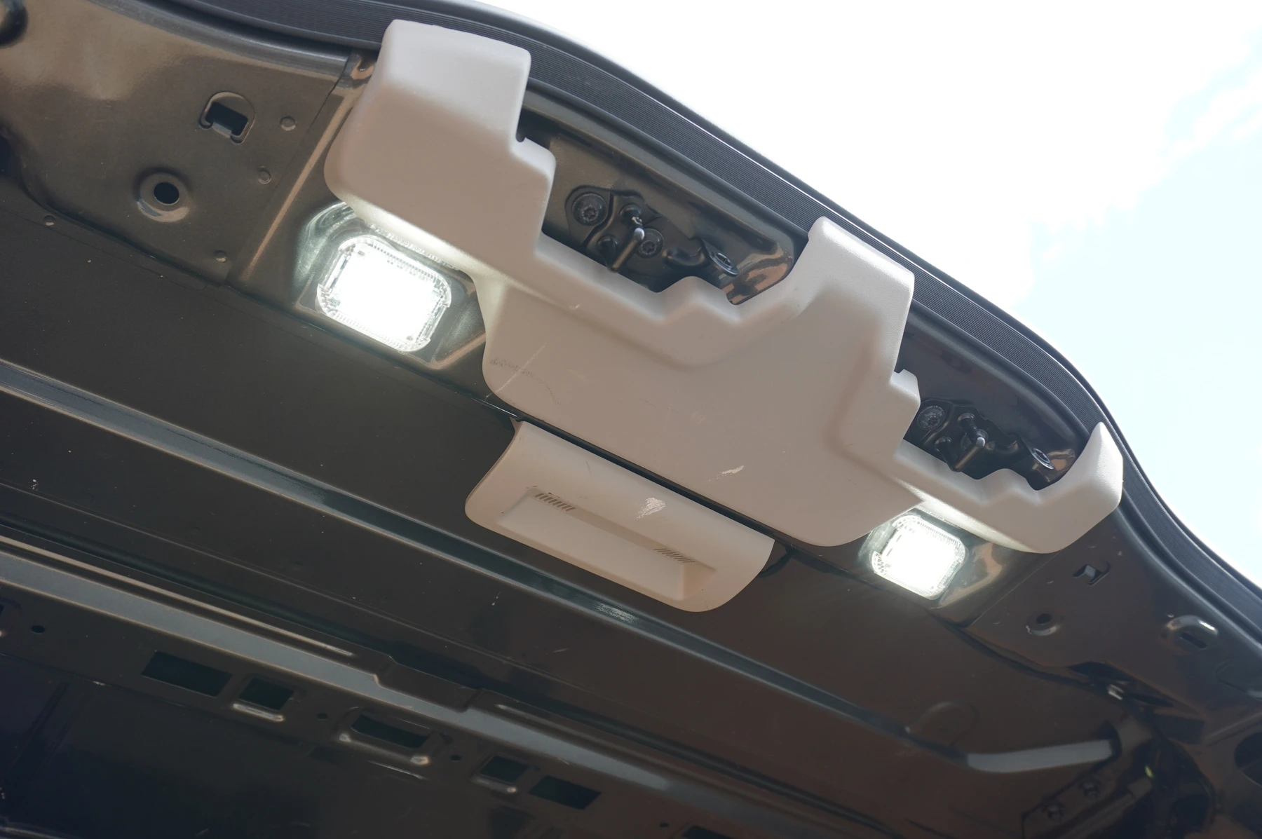 Volkswagen-Transporter-image-19