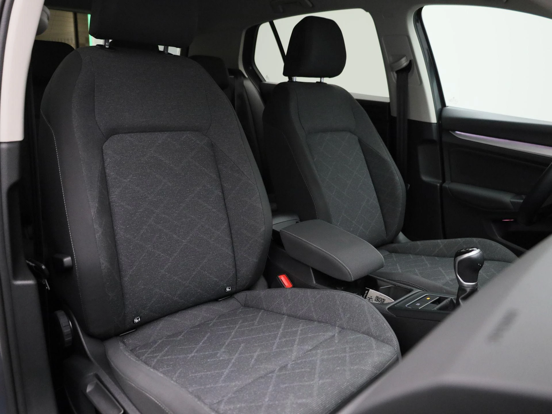 Volkswagen-Golf-image-33