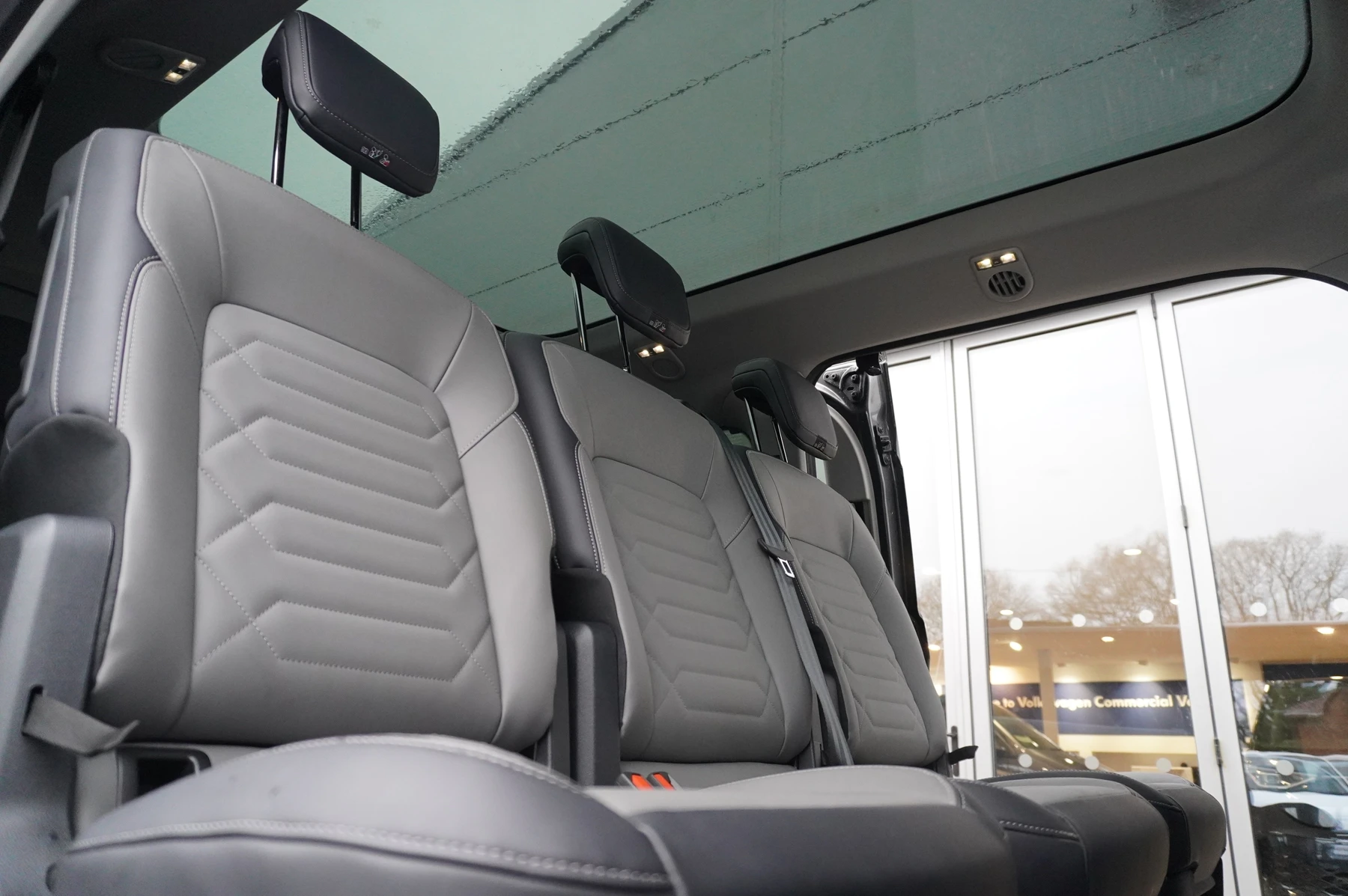 Volkswagen-Transporter-image-48