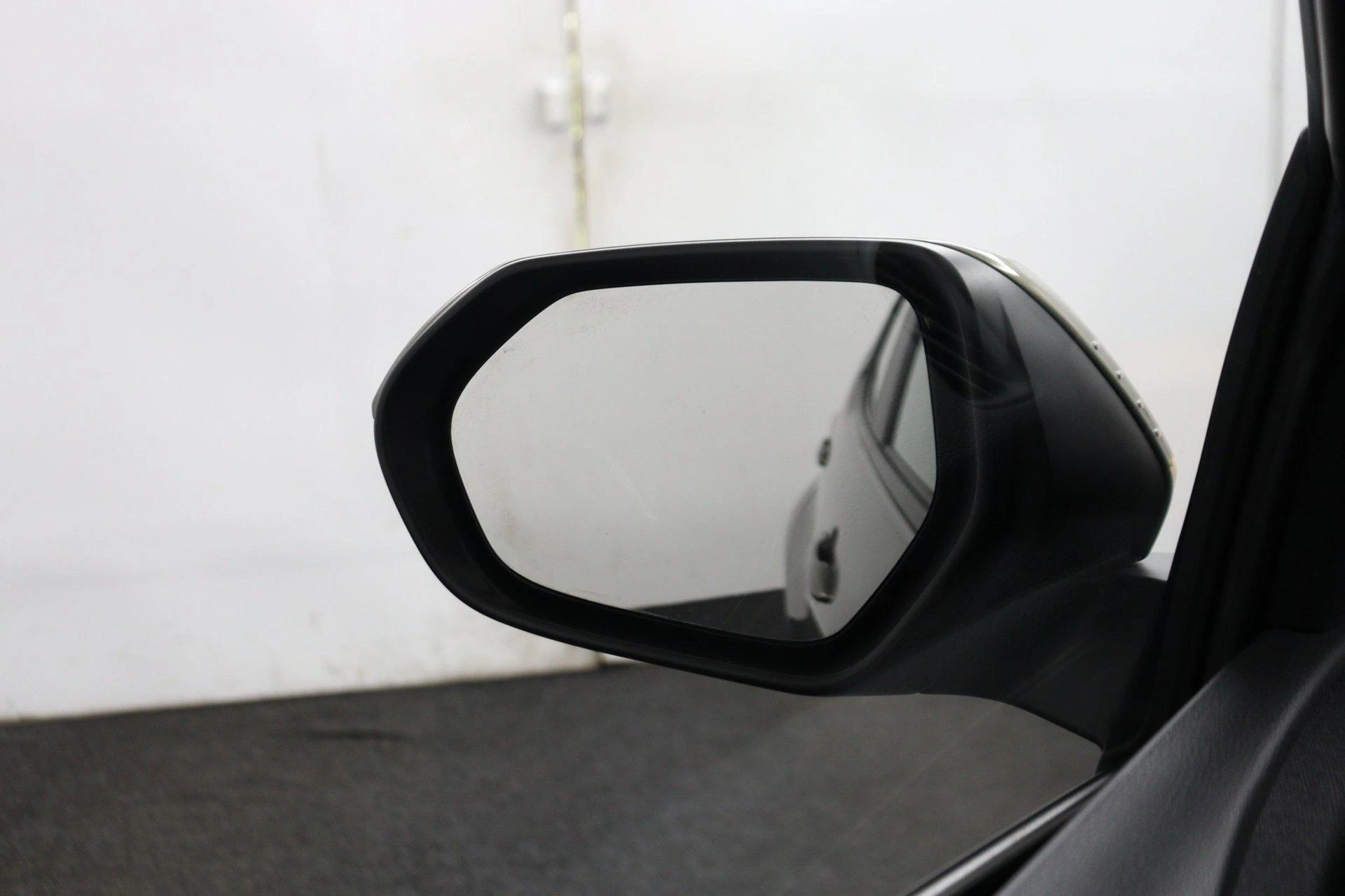 Mazda-2 Hybrid-image-52
