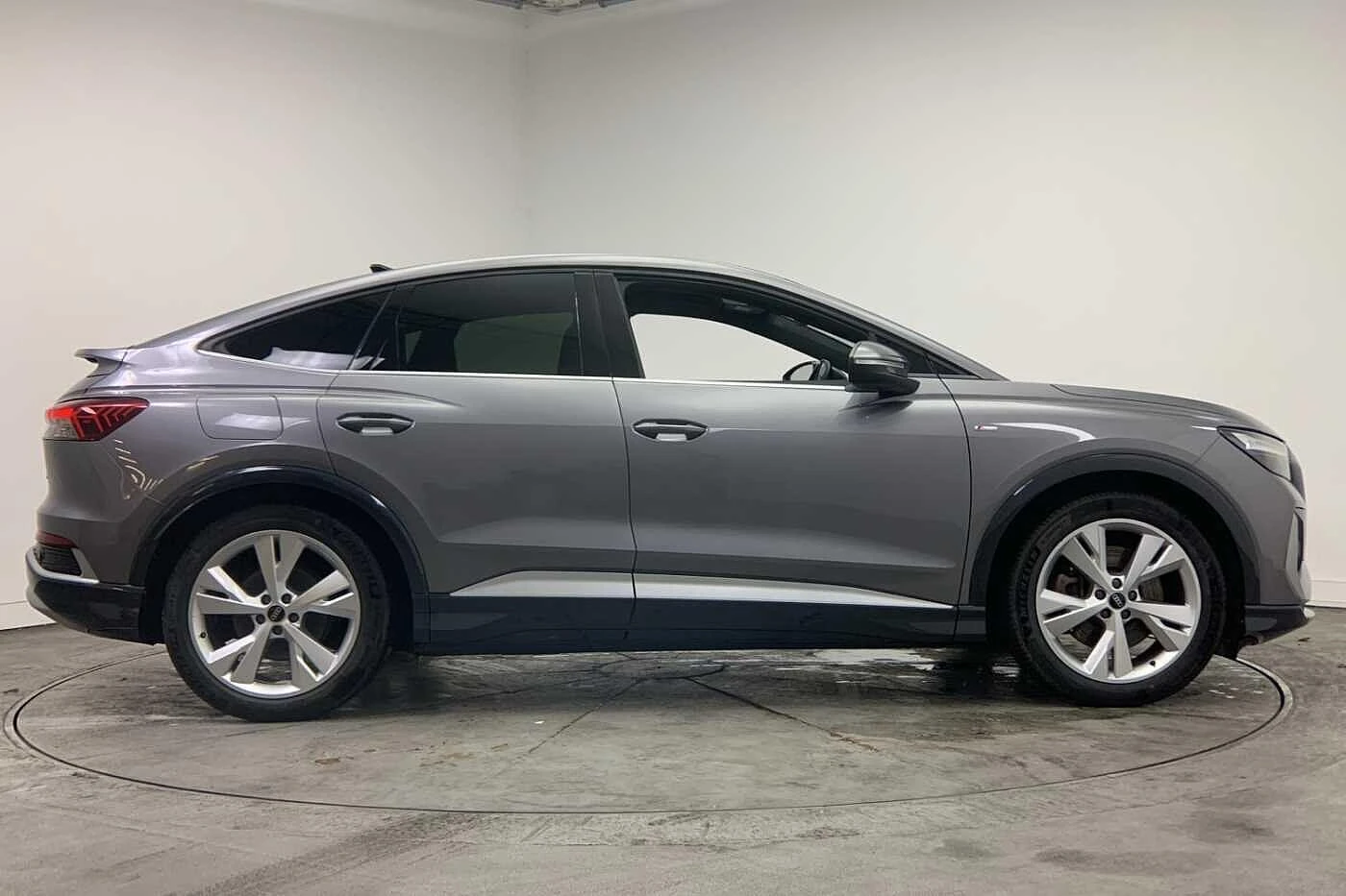Audi-Q4 Sportback e-tron-image-3