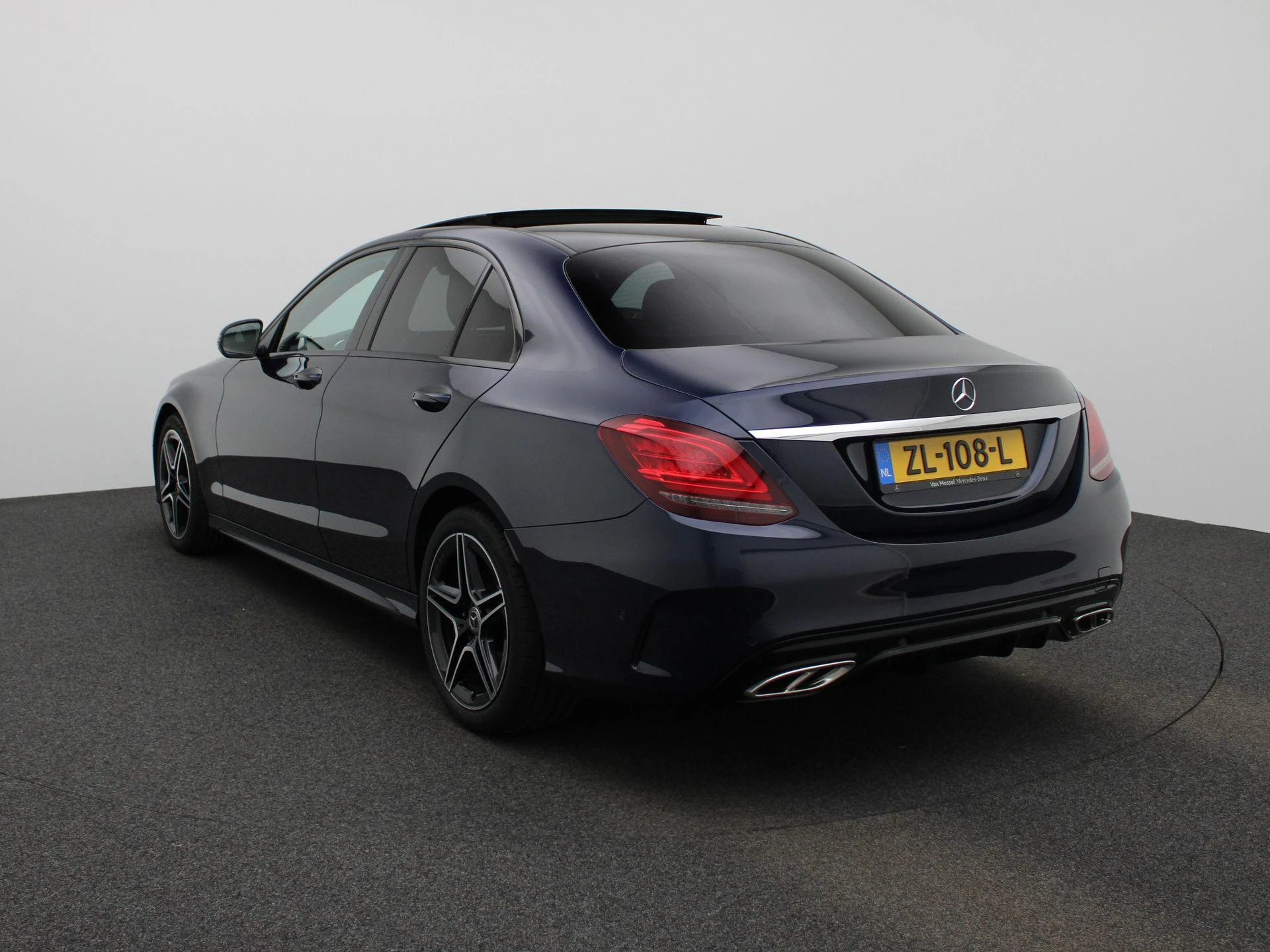 Mercedes-Benz-C-Klasse-image-1