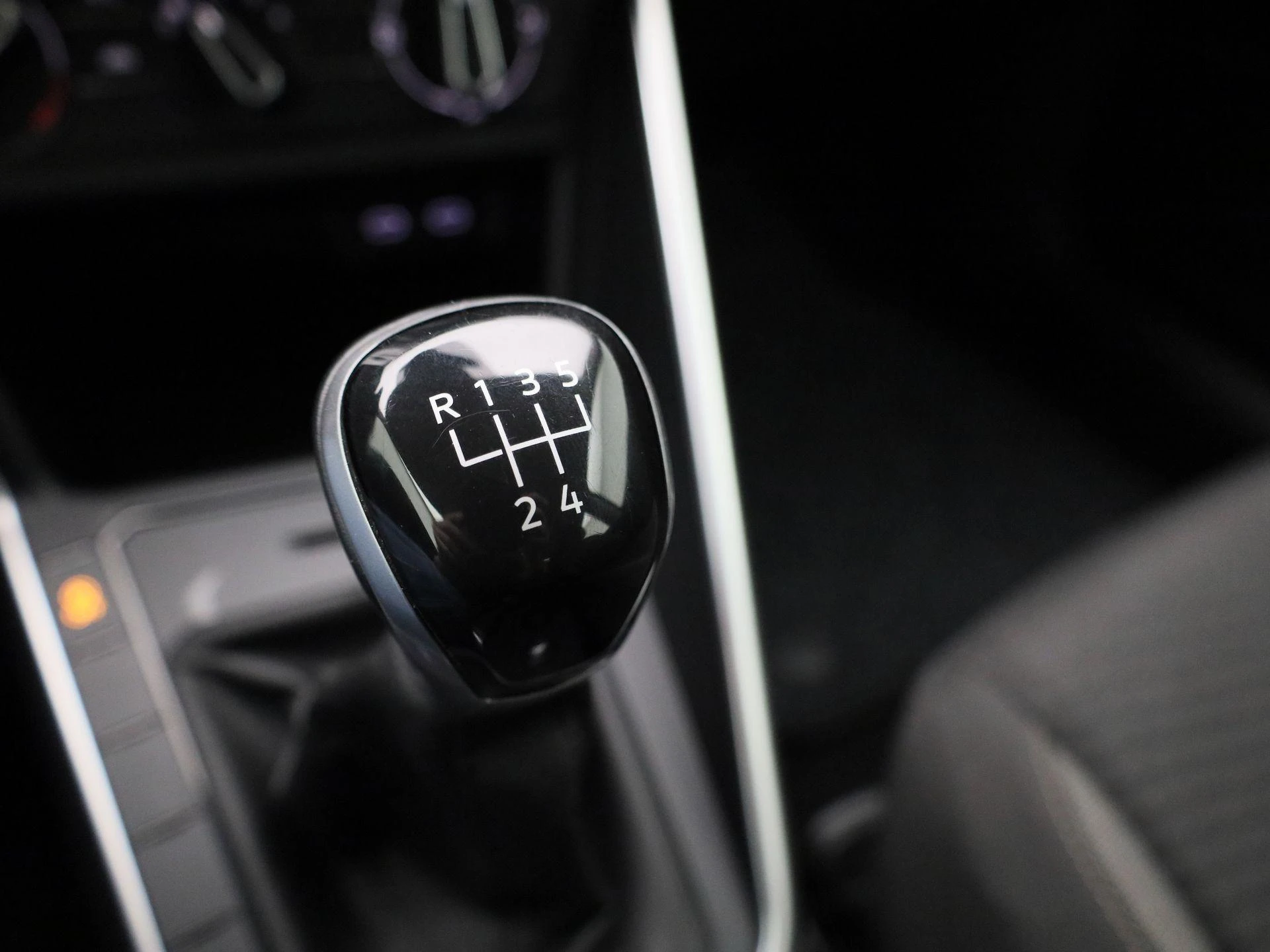 Volkswagen-Polo-image-26