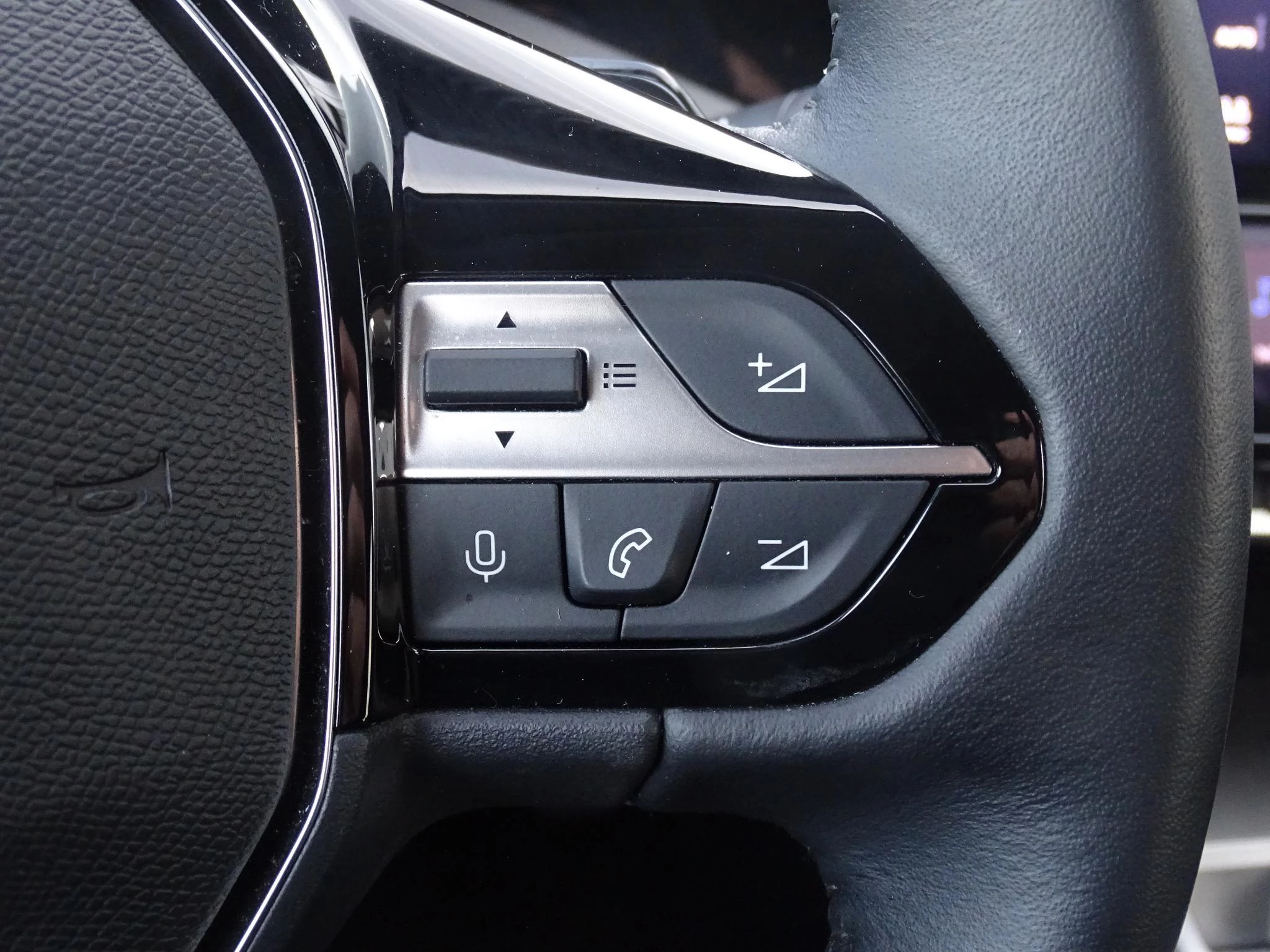 Peugeot 408 1.2T Allure automaat