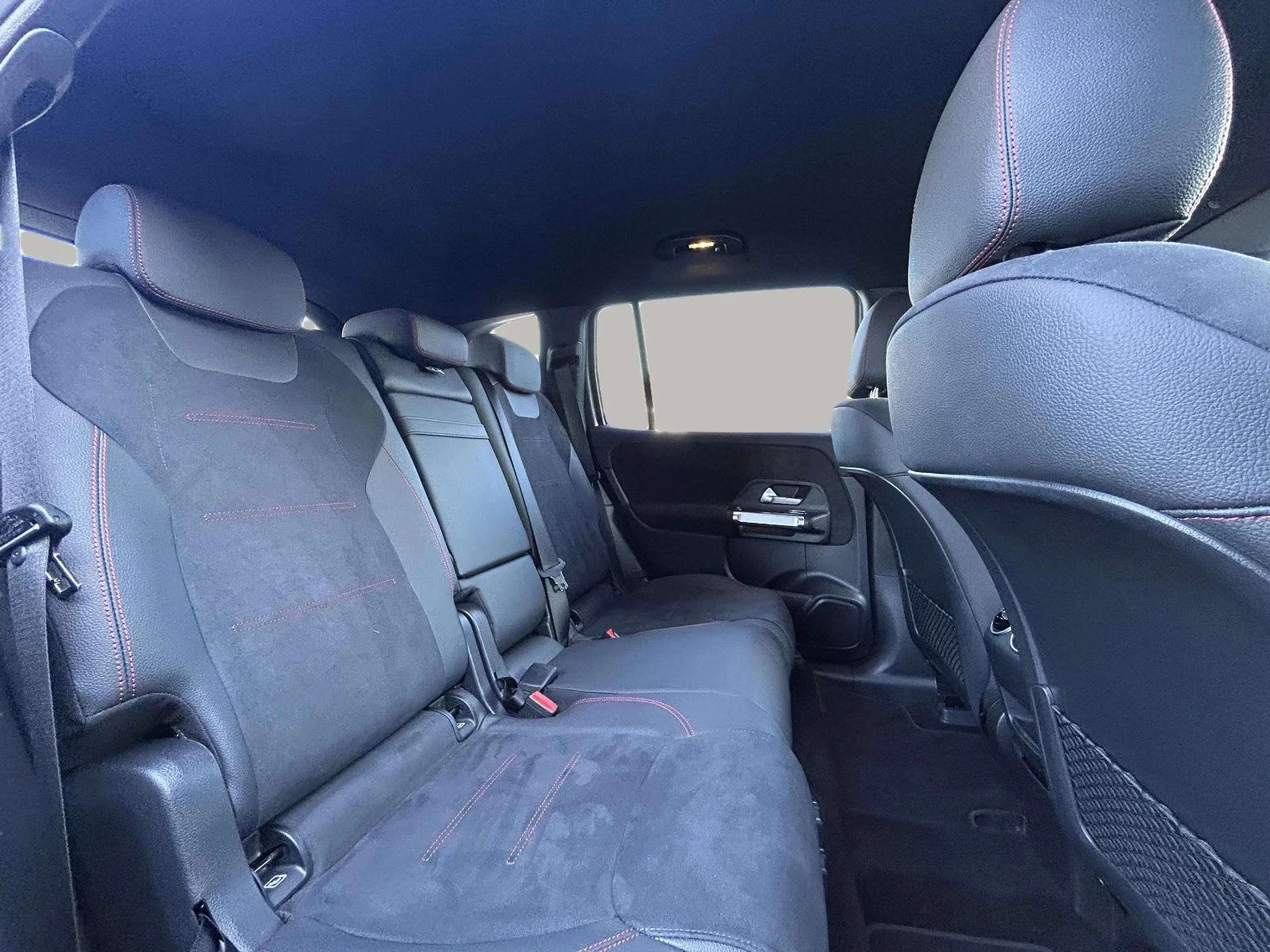 Mercedes-Benz-EQB-image-15