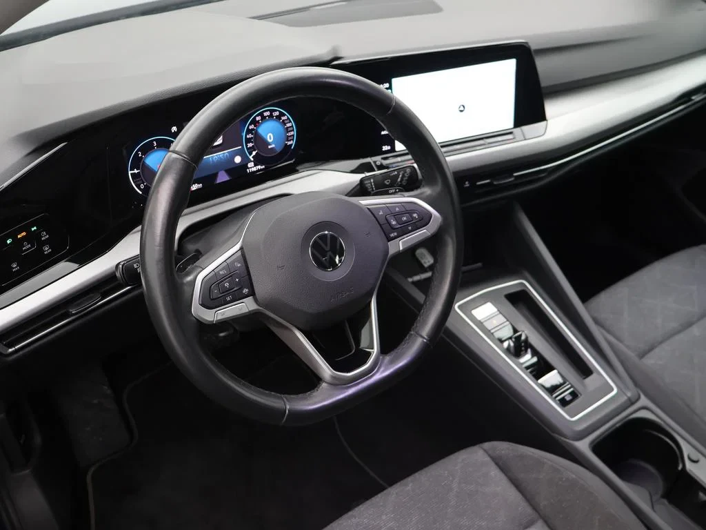Volkswagen-Golf-image-14