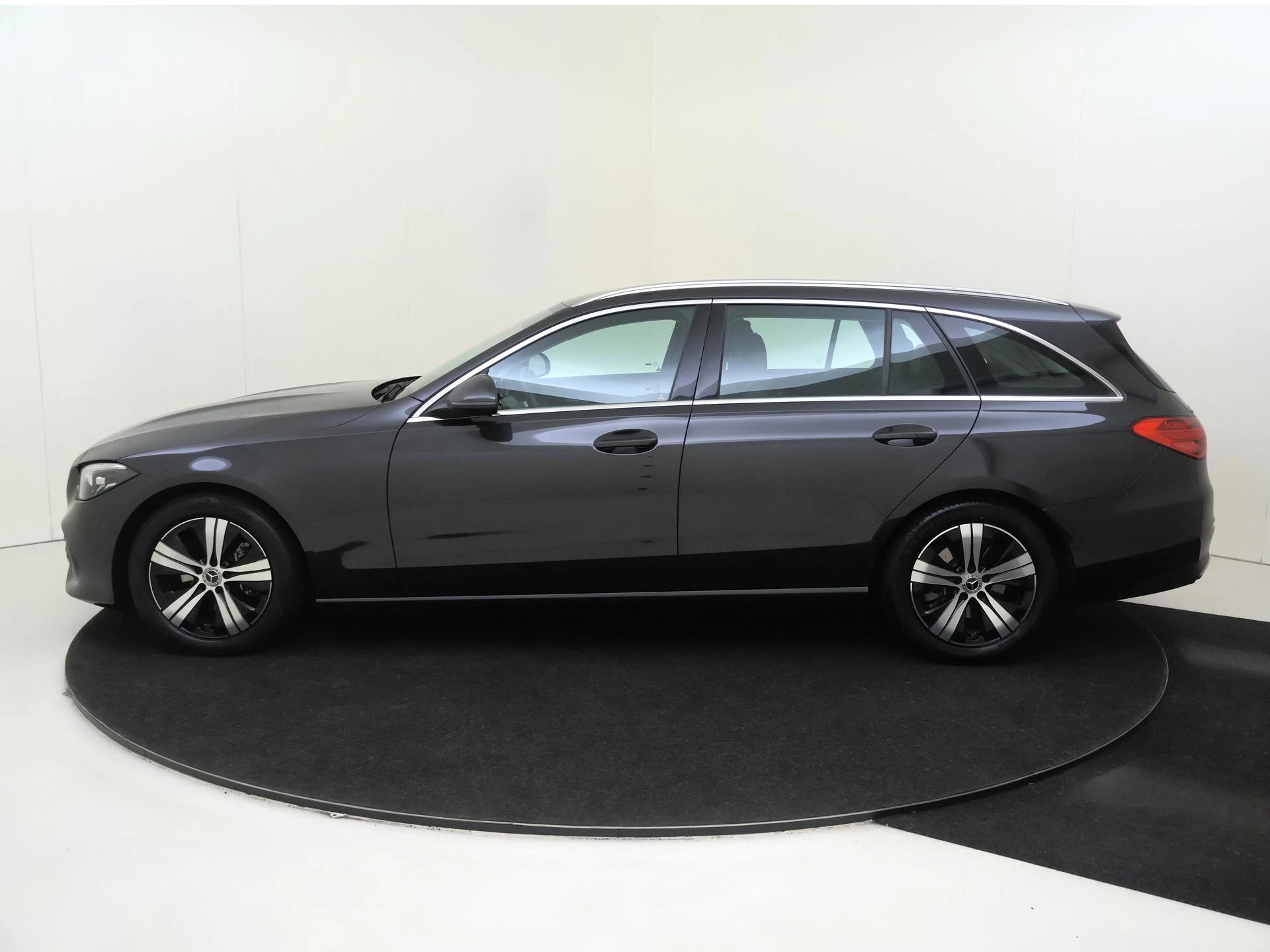 Mercedes-Benz-C-Klasse-image-7