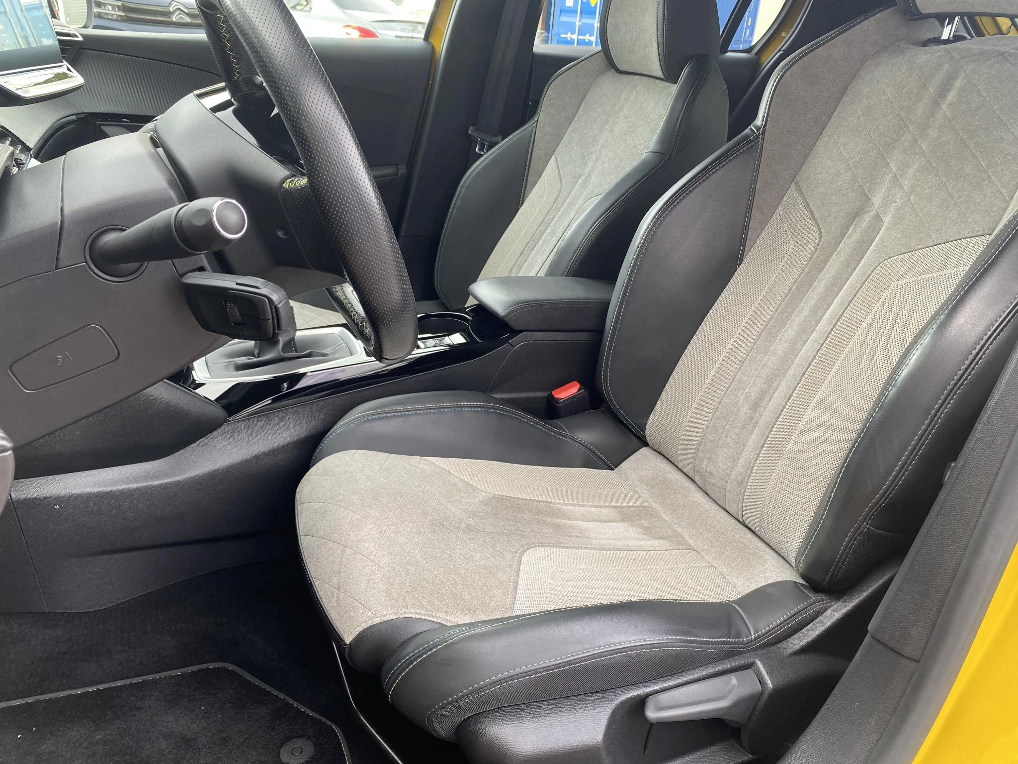 Peugeot-208-image-34
