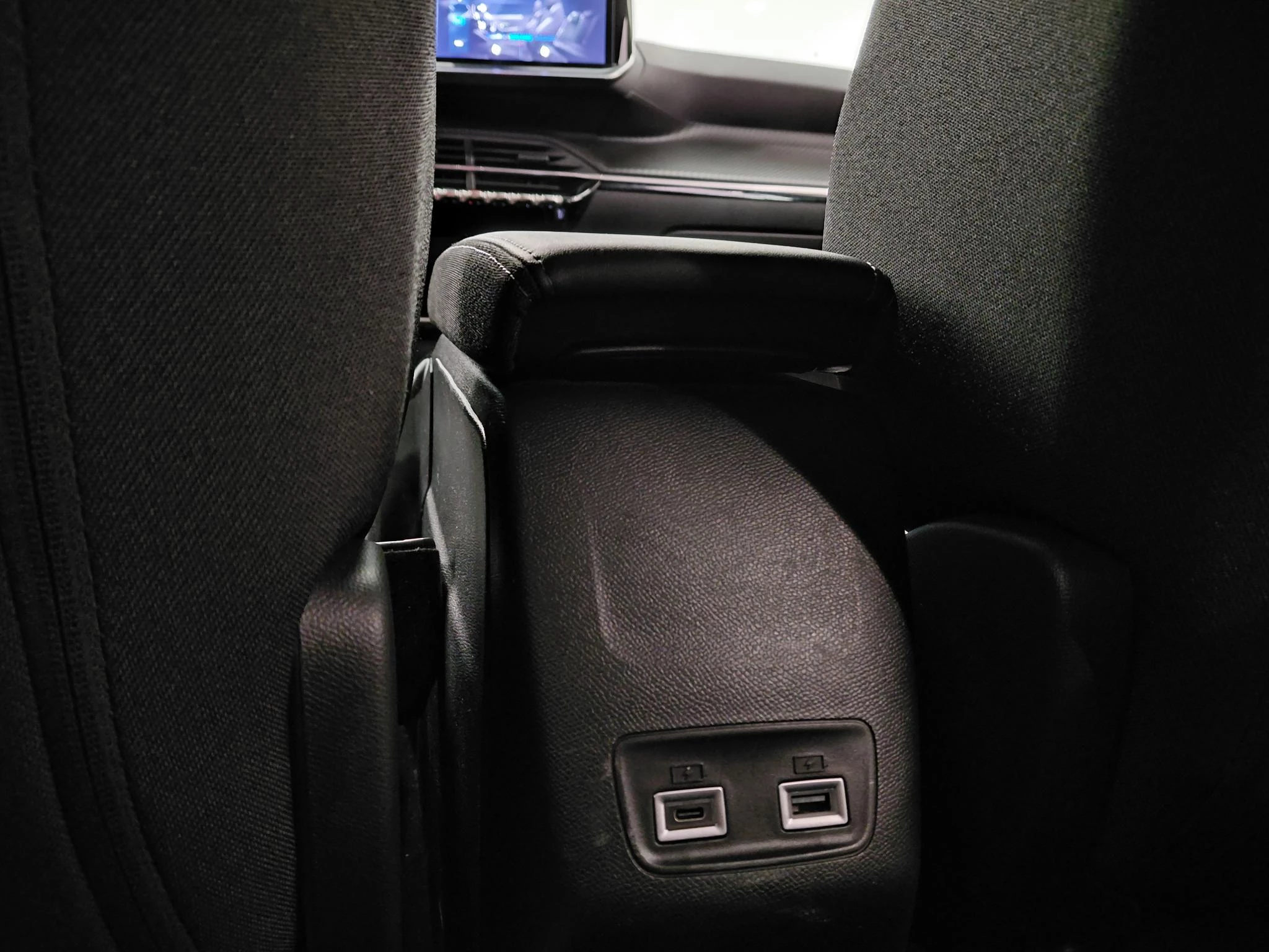 Peugeot 2008 1.2 Hybrid 145 Allure