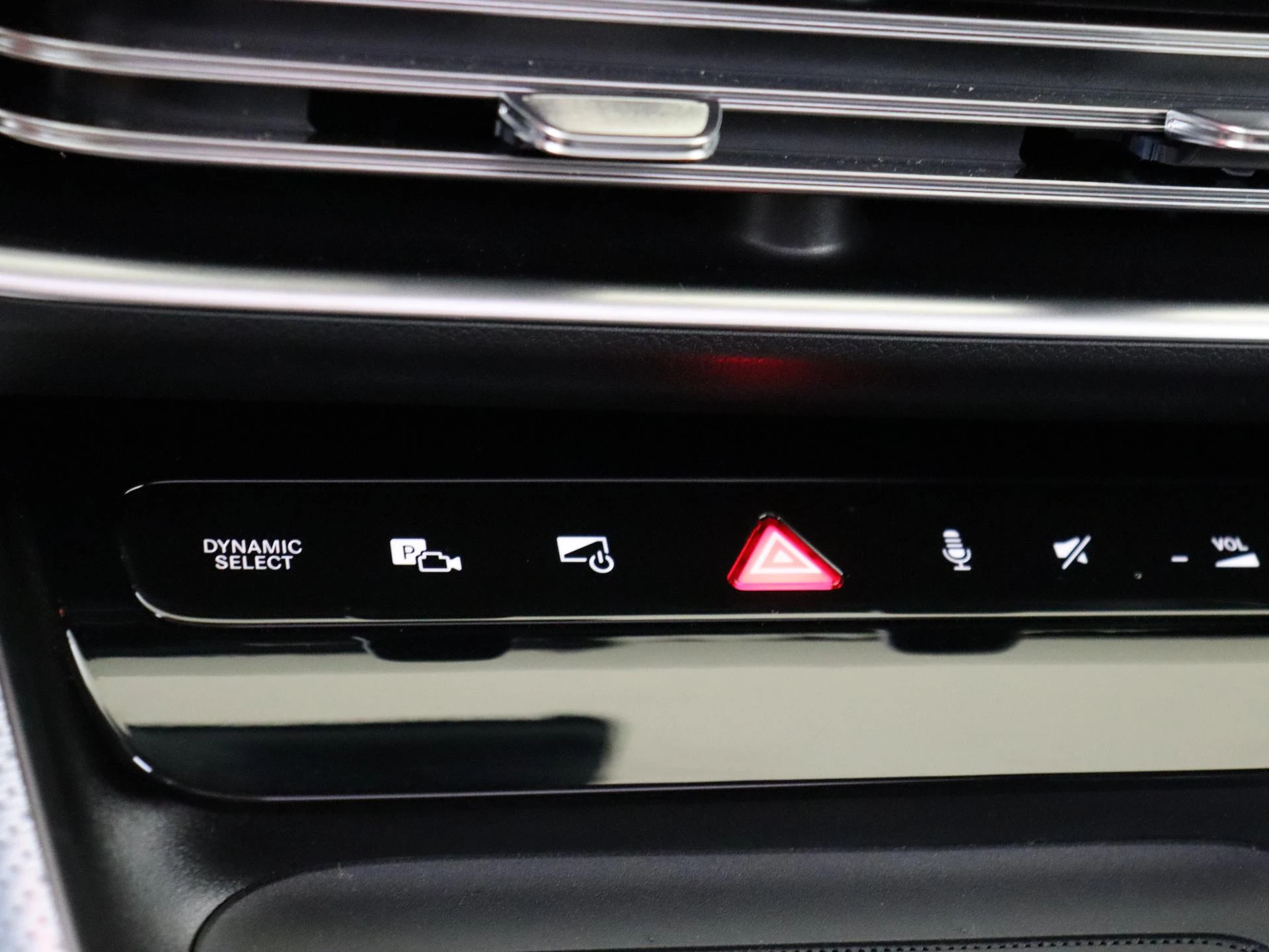 Mercedes-Benz-GLB-image-21