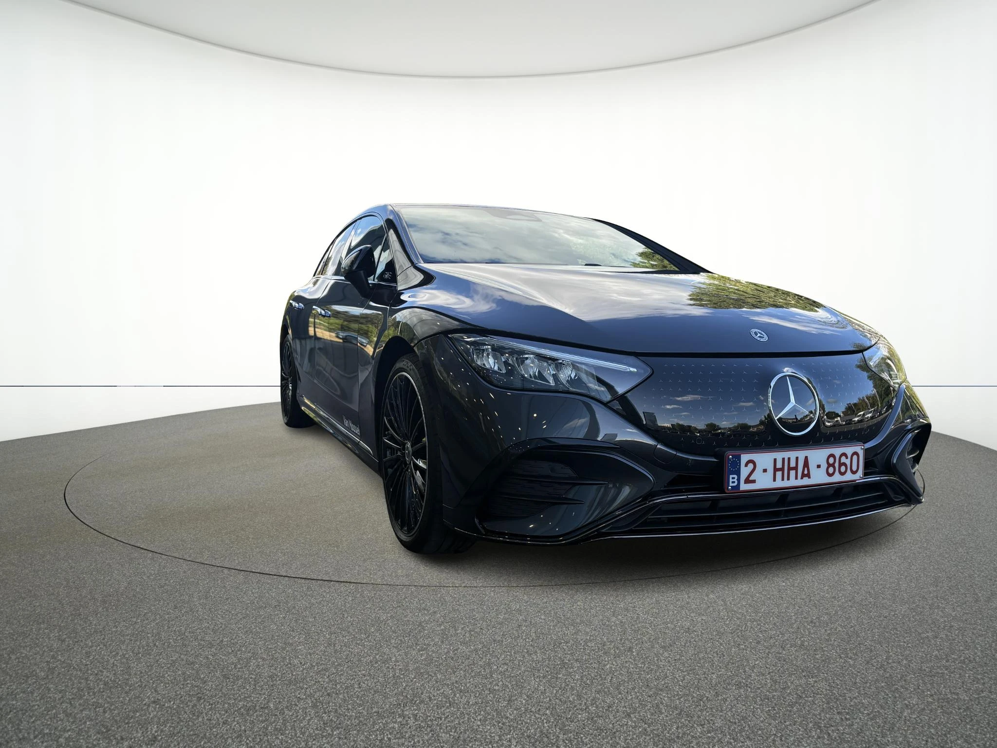 Mercedes-Benz-EQE-image-4