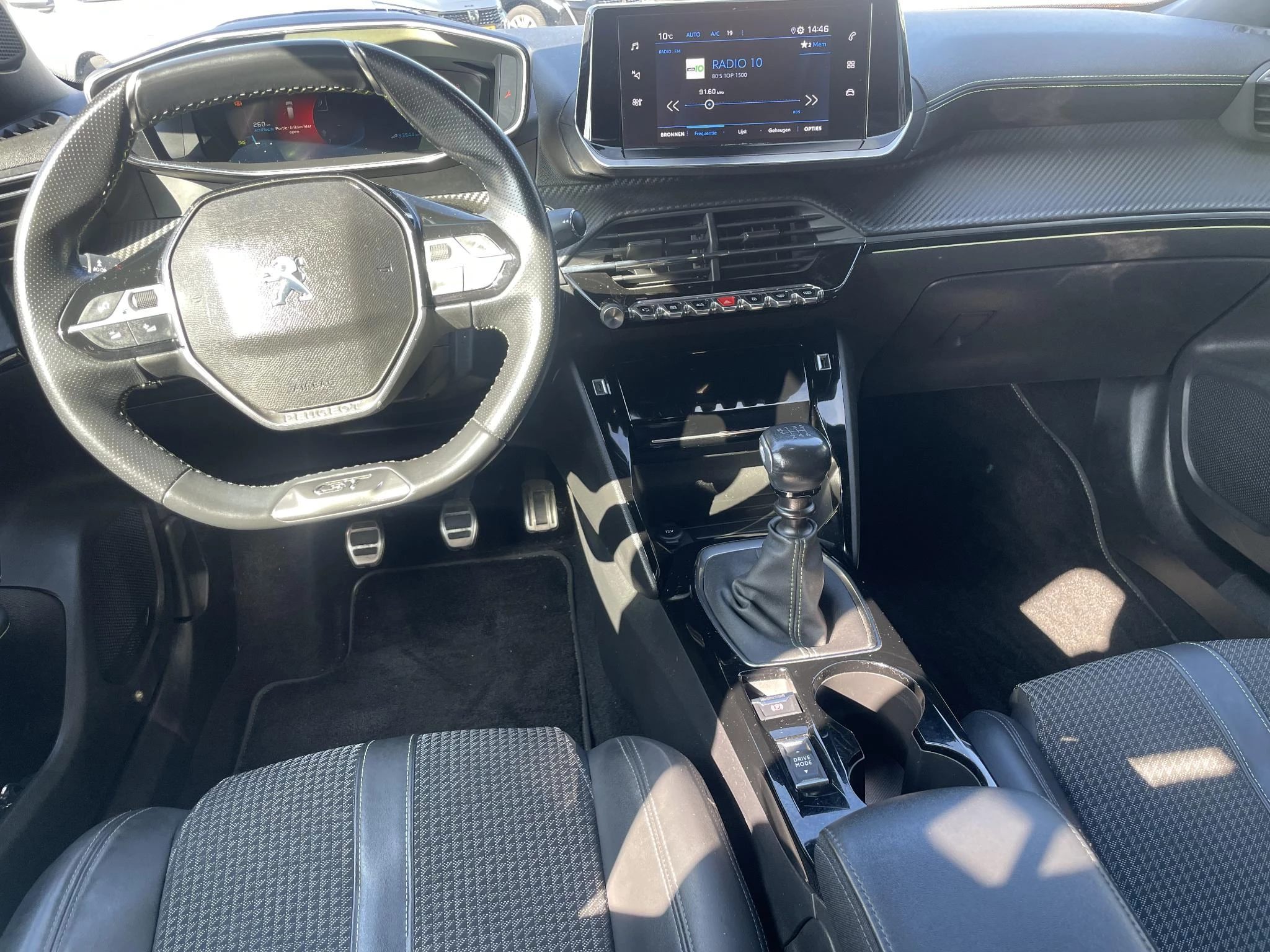 Peugeot-2008-image-10