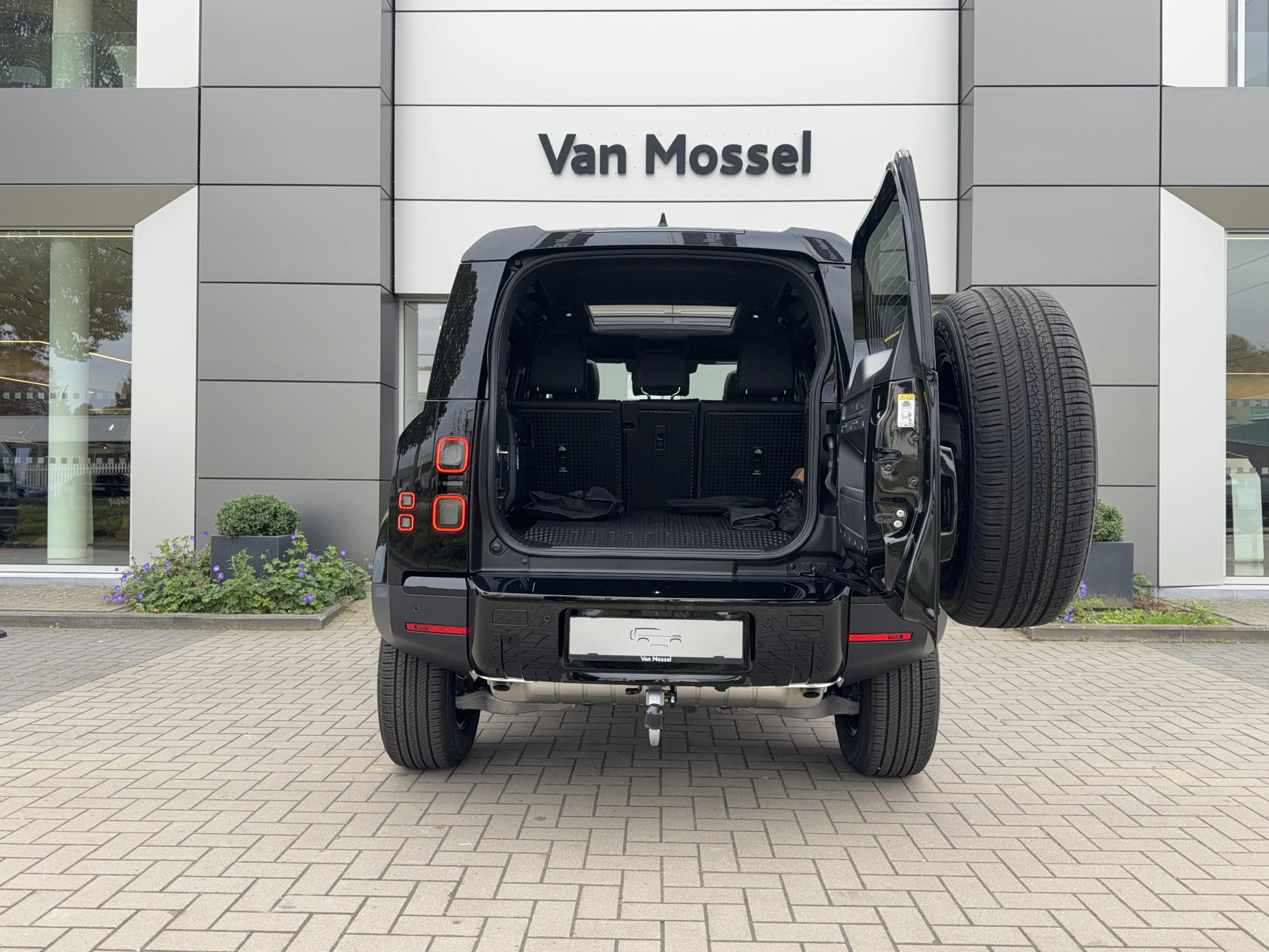 Land Rover-Defender-image-6