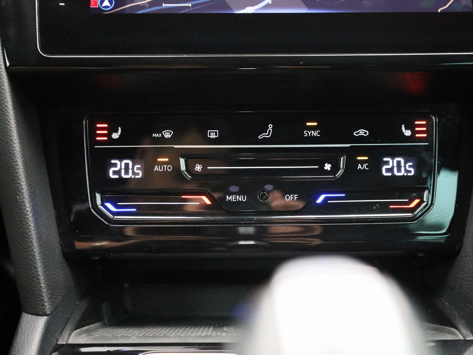 Volkswagen-Passat-image-16