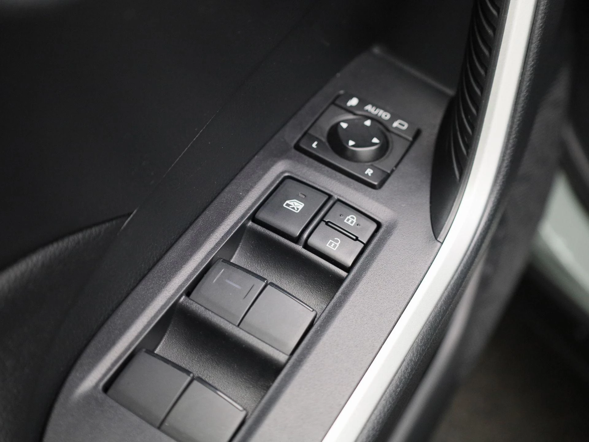 Toyota-RAV4-image-24