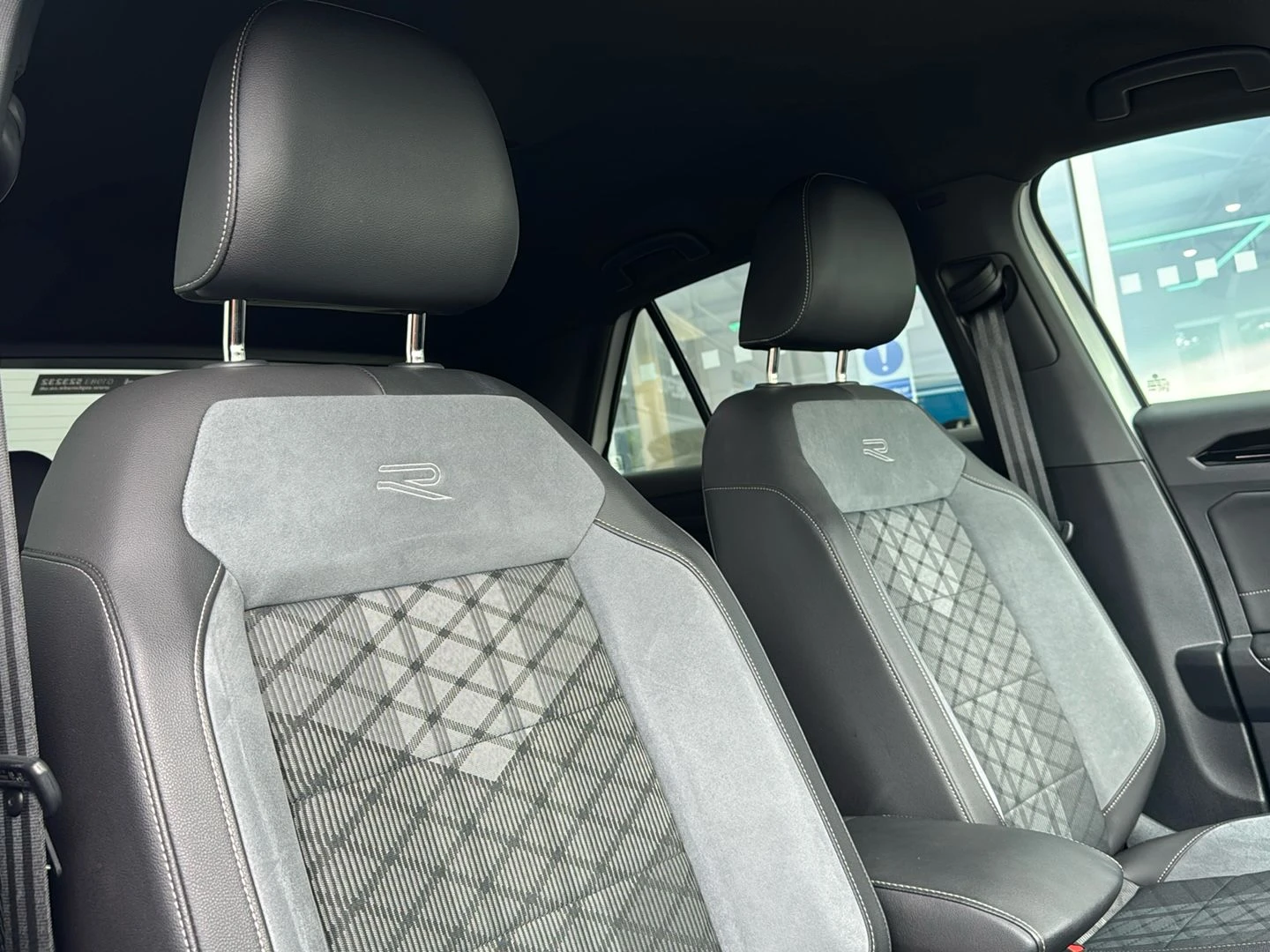 Volkswagen-T-Roc-image-16