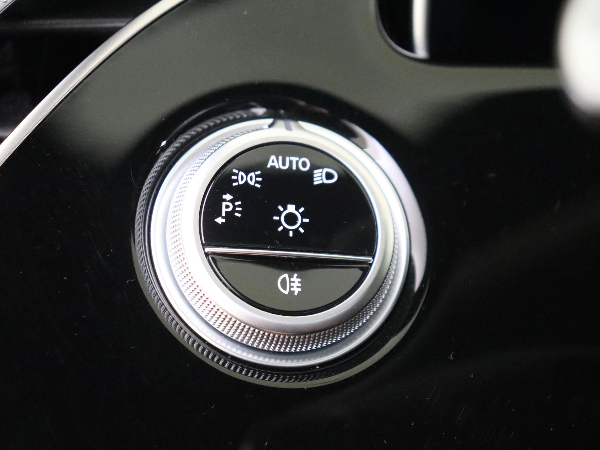 Mercedes-Benz-E-Klasse-image-27