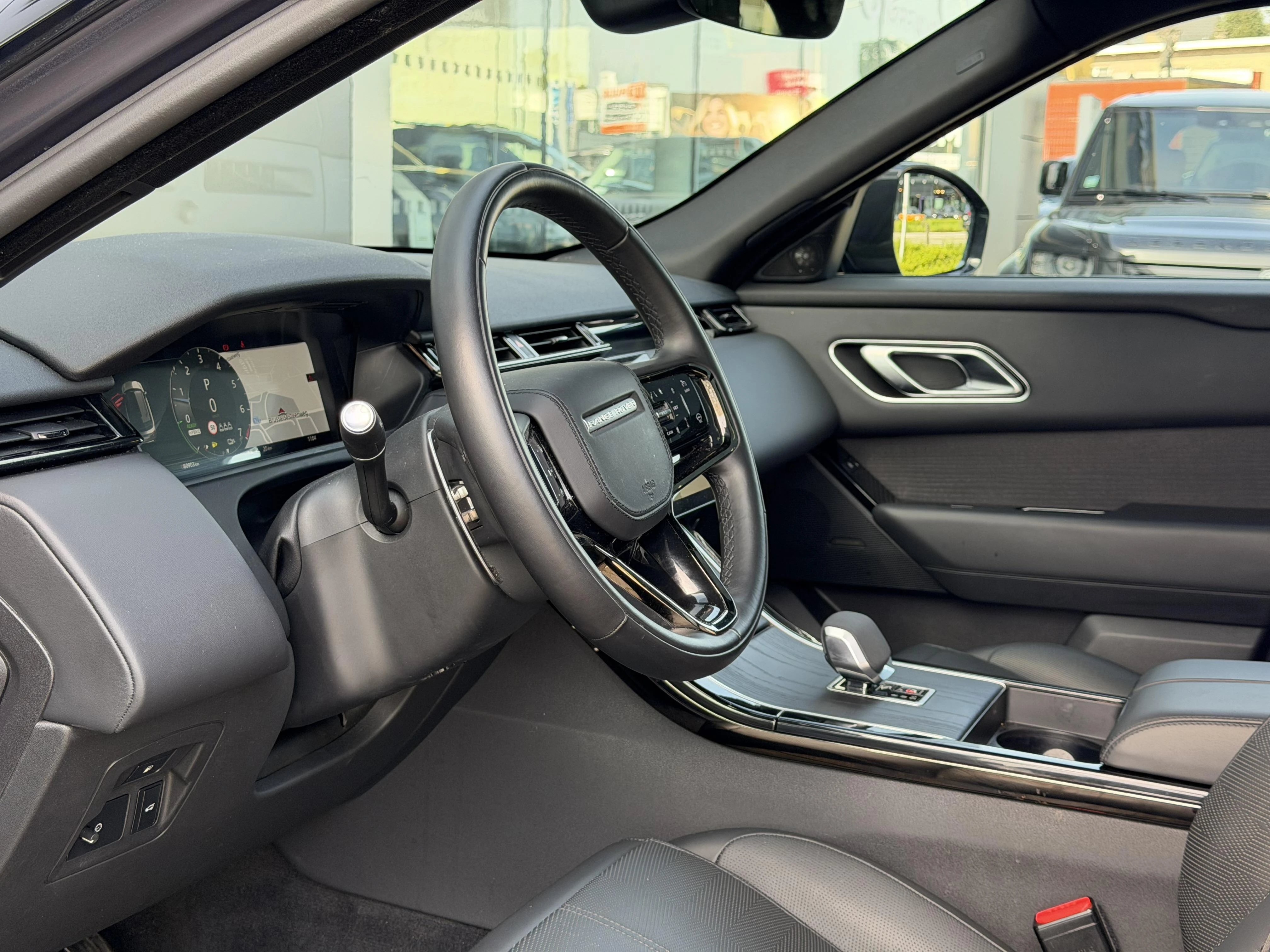 Land Rover-Range Rover Velar-image-2