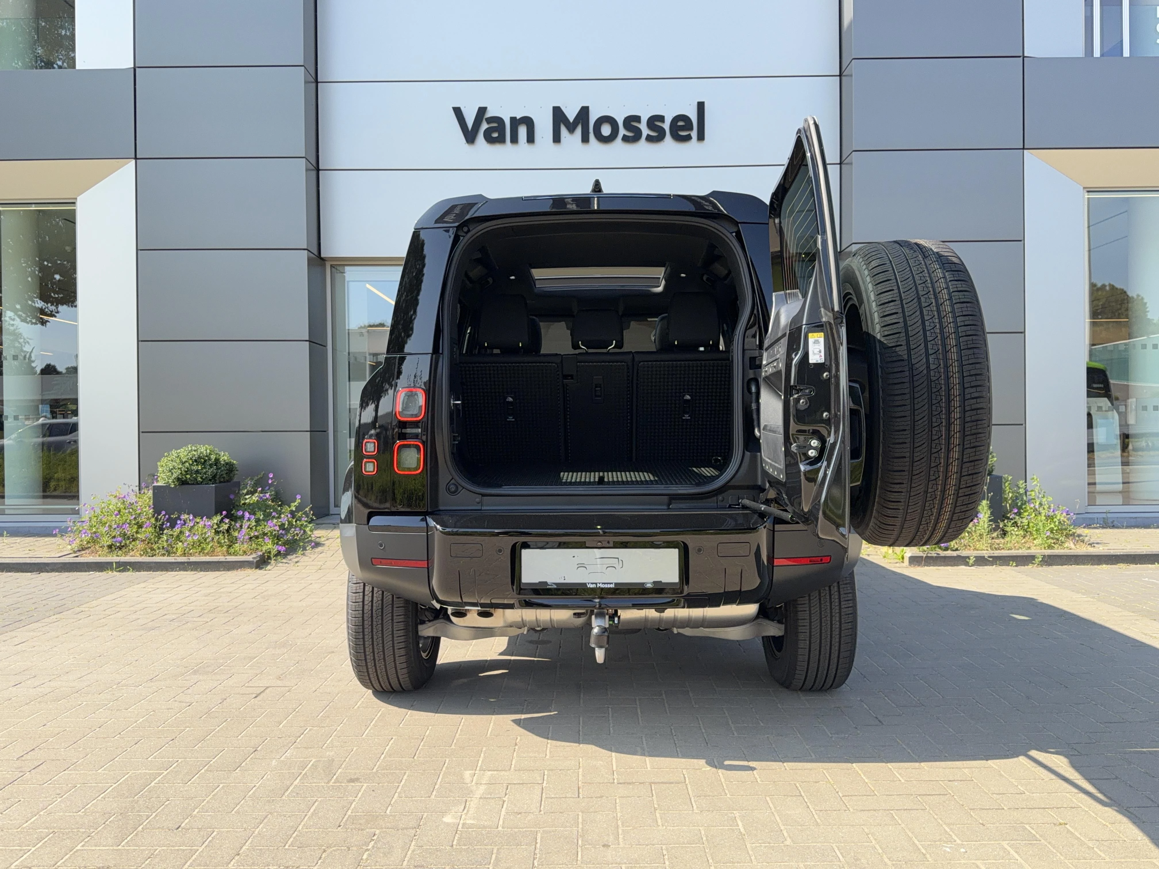 Land Rover Defender 110 D250 S edition AWD Auto. 26MY