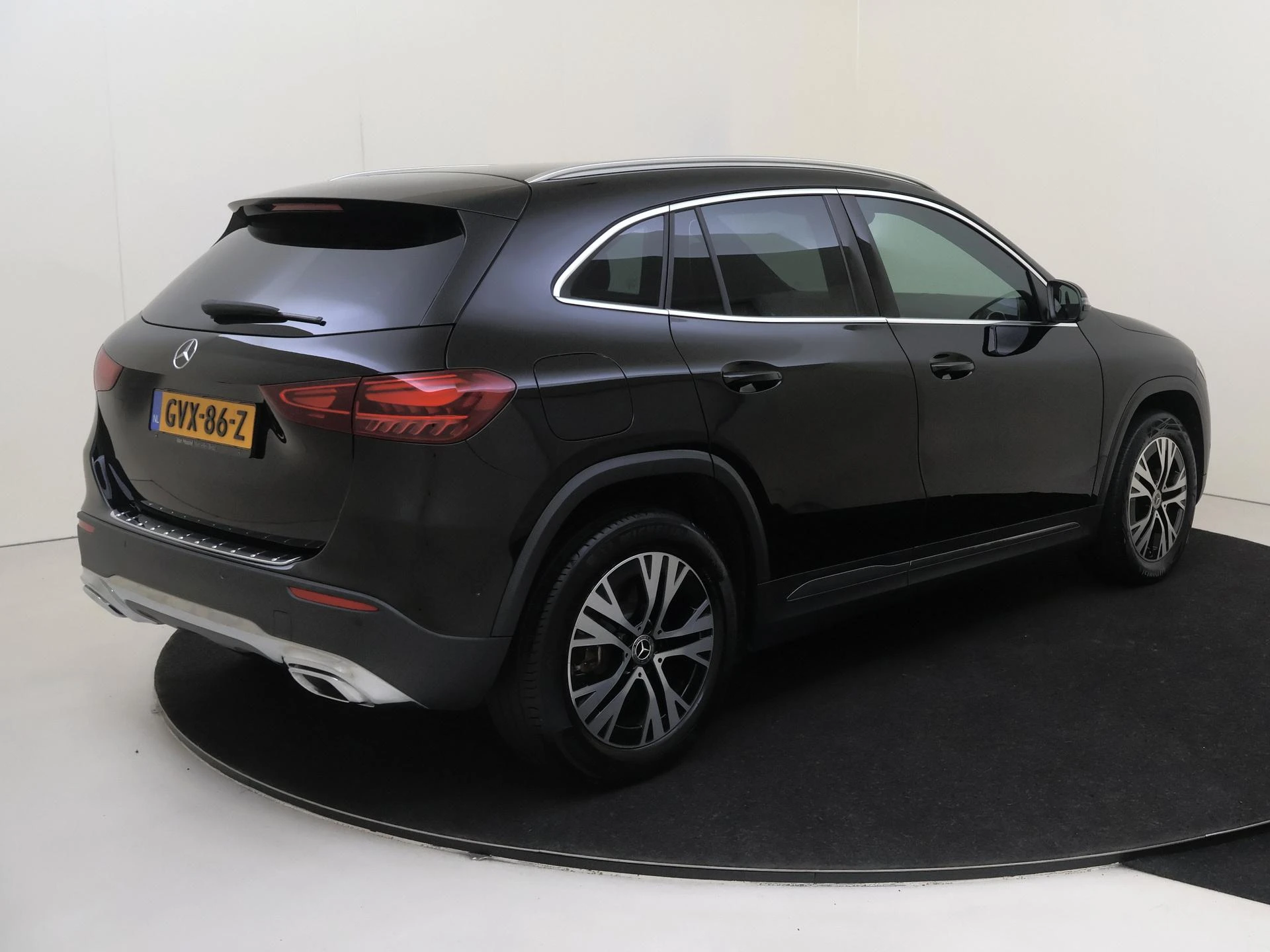 Mercedes-Benz-GLA-image-3