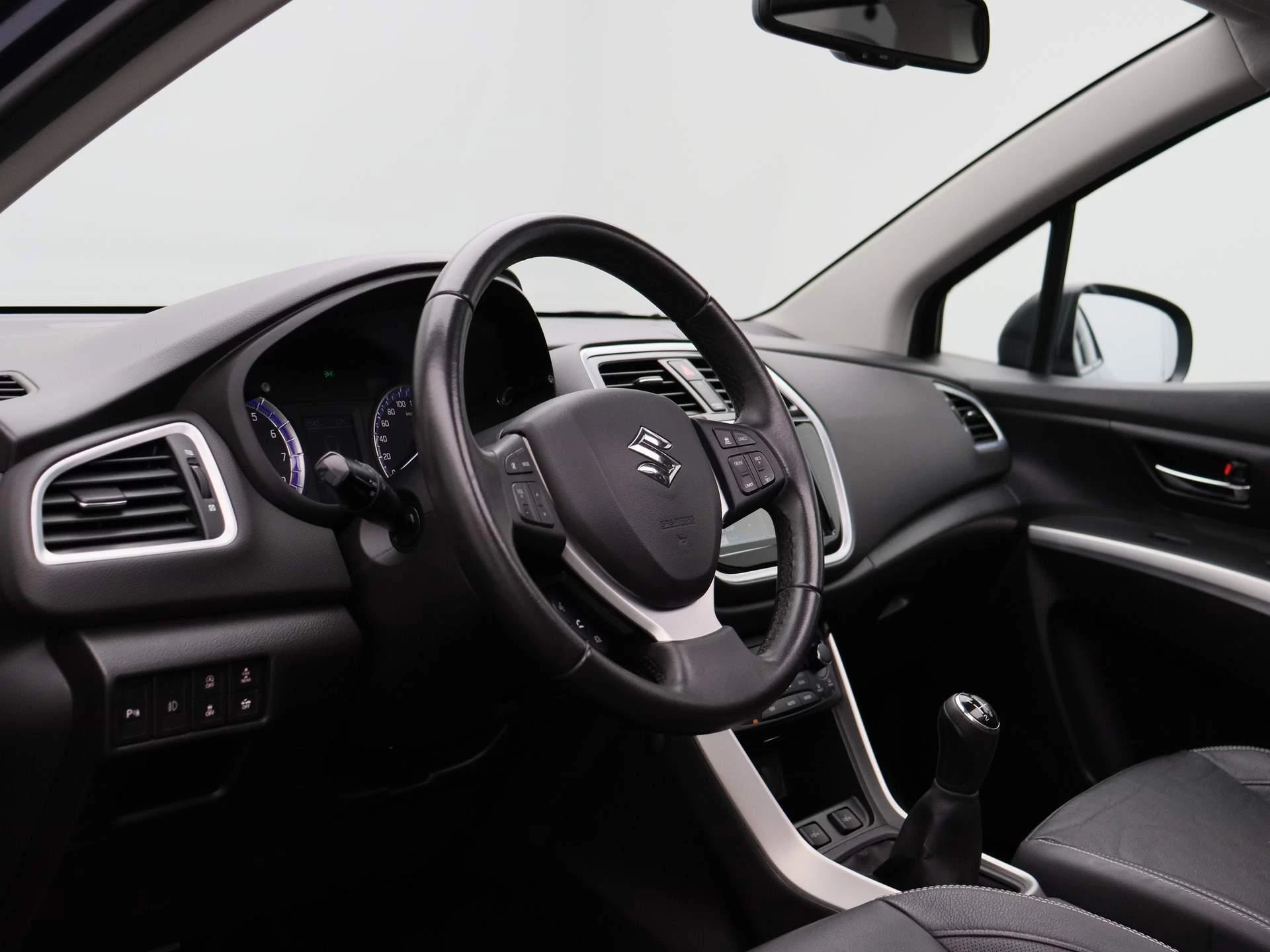 Suzuki-S-Cross-image-29