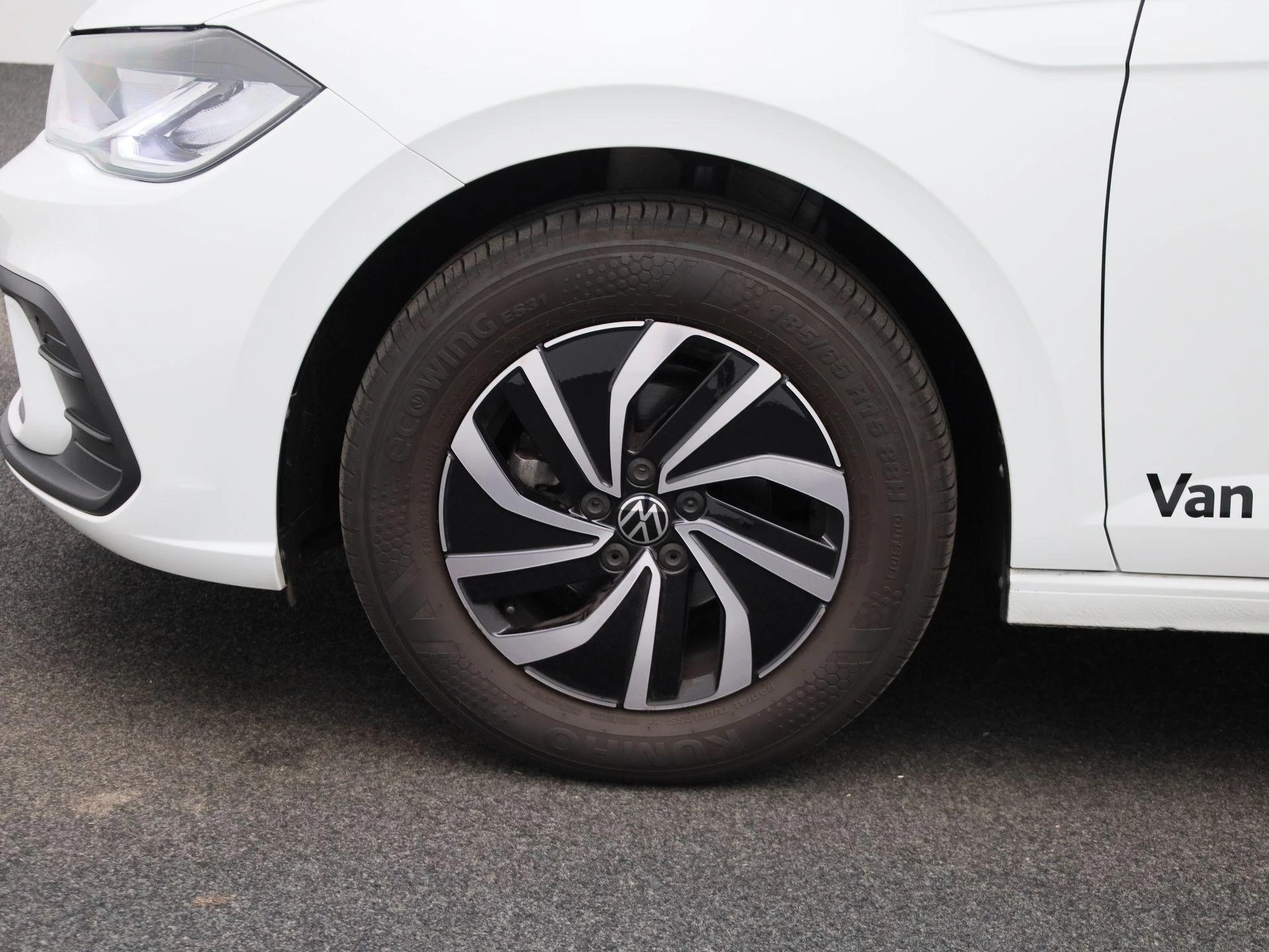 Volkswagen-Polo-image-13