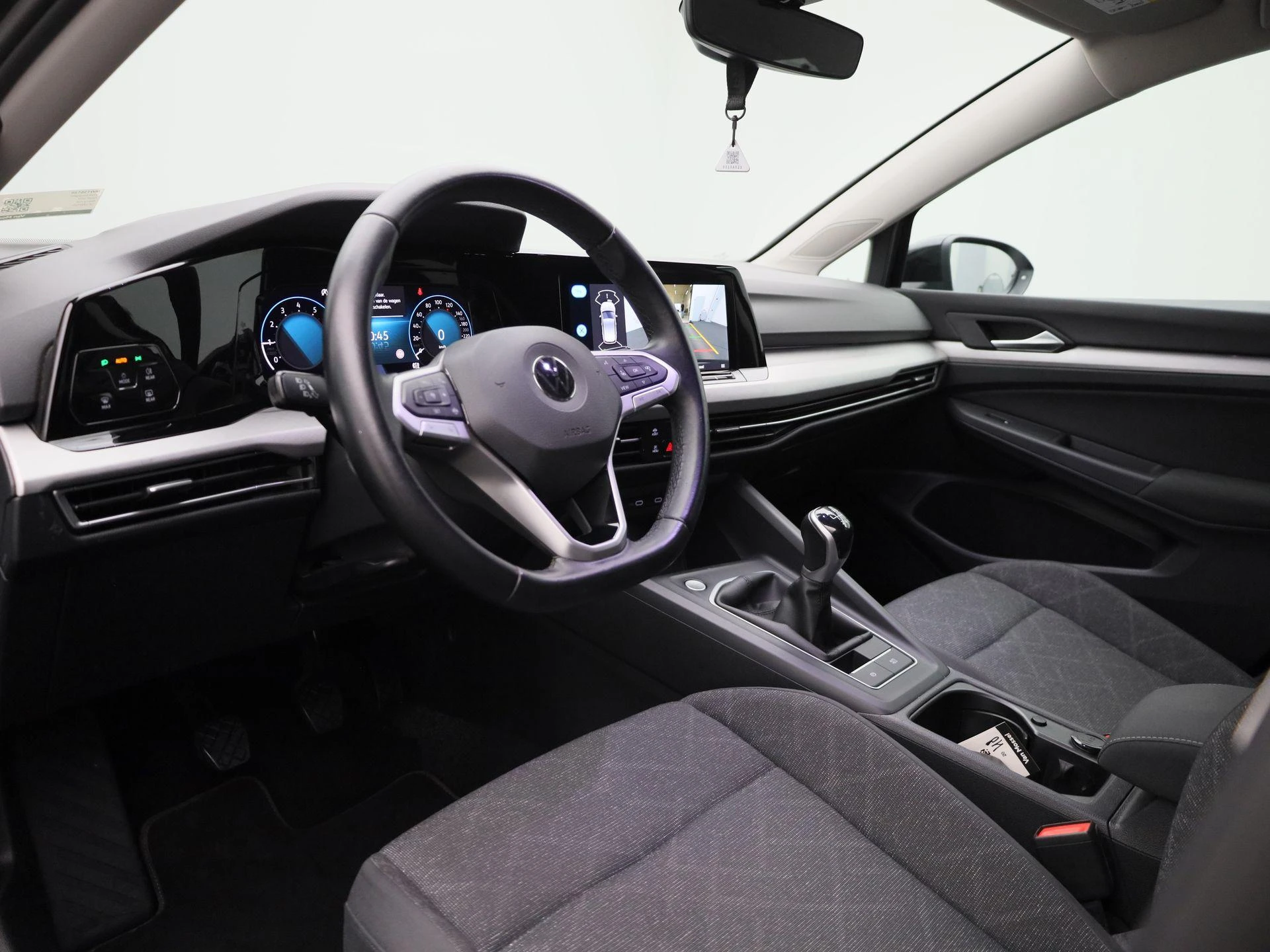 Volkswagen-Golf-image-27